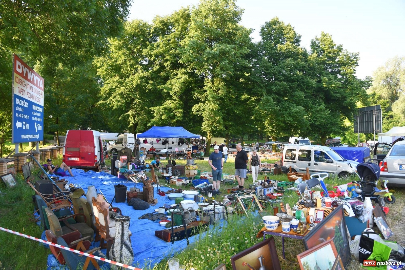 Zdjęcie w galerii na portalu naszraciborz.pl: Jarmark w Chałupkach. Sprzedający nie zawiedli [WIDEO] wiadomości z regionu