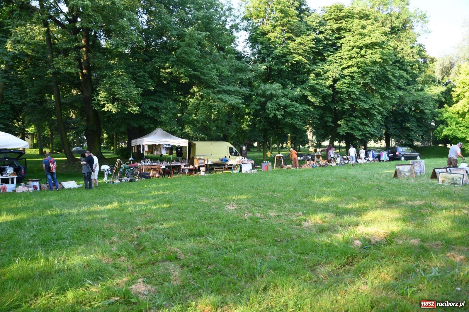 Zdjęcie w galerii na portalu naszraciborz.pl: Jarmark w Chałupkach. Sprzedający nie zawiedli [WIDEO] wiadomości z regionu