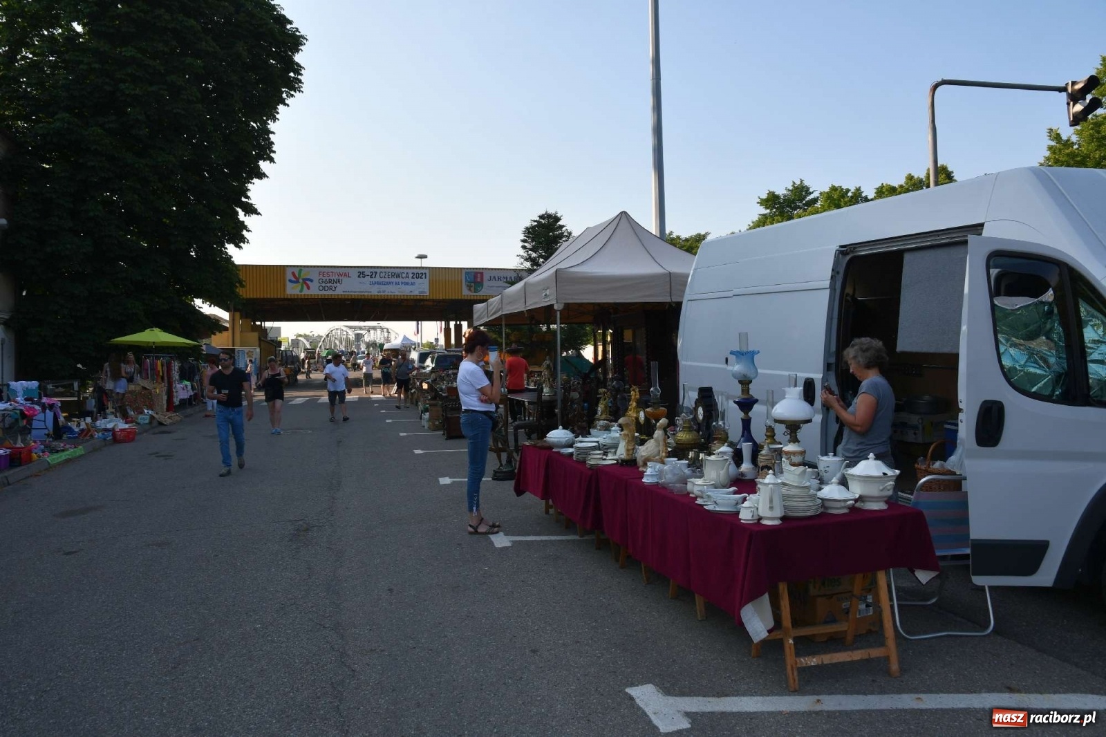 Zdjęcie w galerii na portalu naszraciborz.pl: Jarmark w Chałupkach. Sprzedający nie zawiedli [WIDEO] wiadomości z regionu