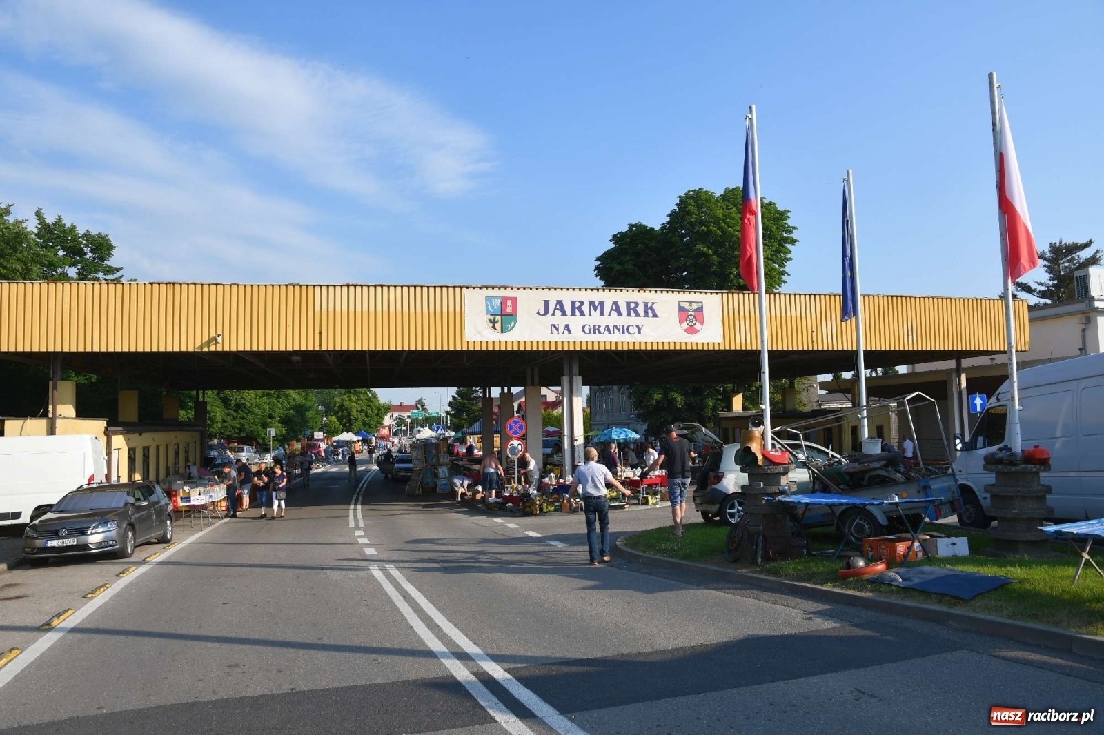 Zdjęcie w galerii na portalu naszraciborz.pl: Jarmark w Chałupkach. Sprzedający nie zawiedli [WIDEO] wiadomości z regionu