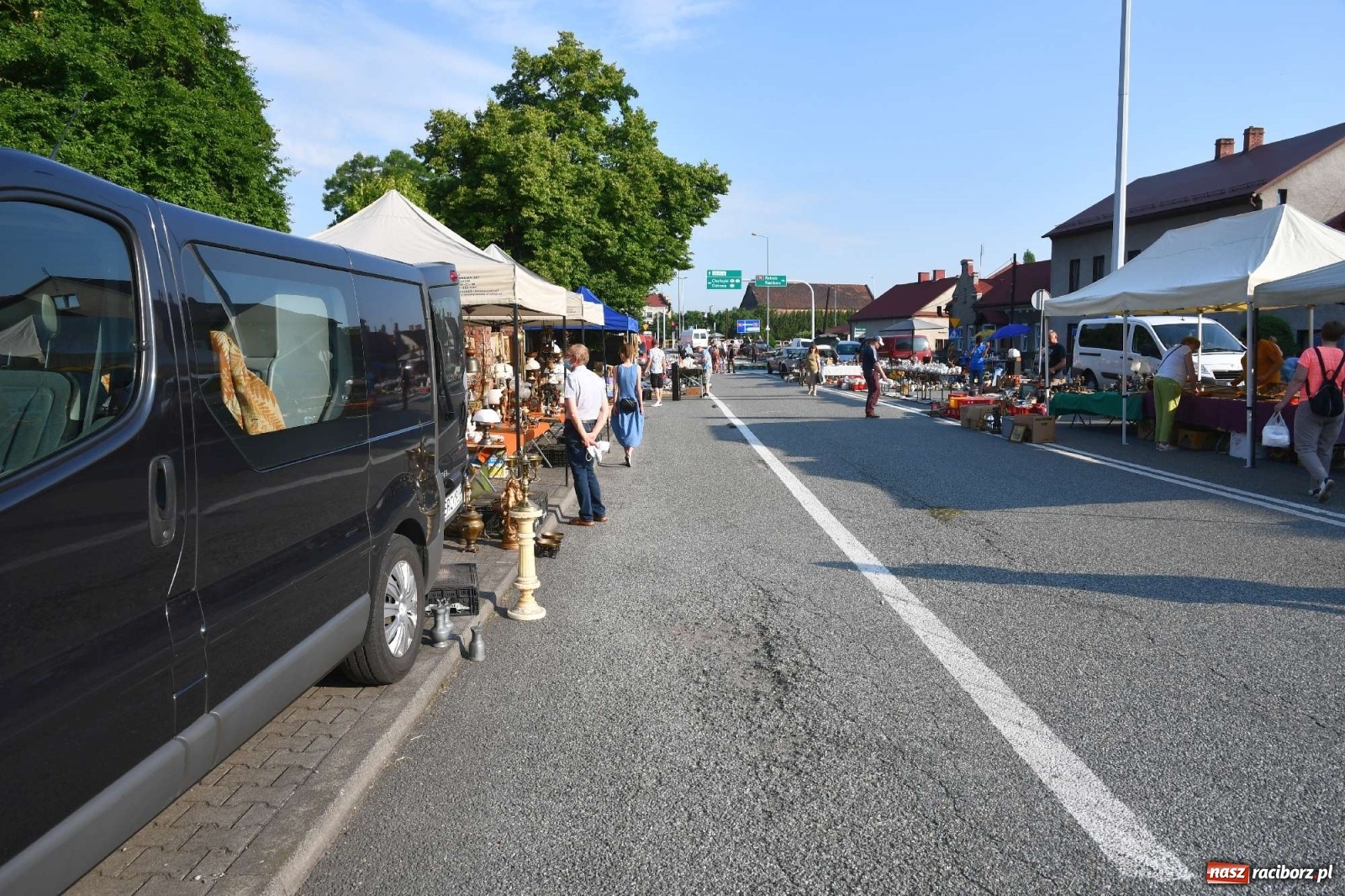 Zdjęcie w galerii na portalu naszraciborz.pl: Jarmark w Chałupkach. Sprzedający nie zawiedli [WIDEO] wiadomości z regionu