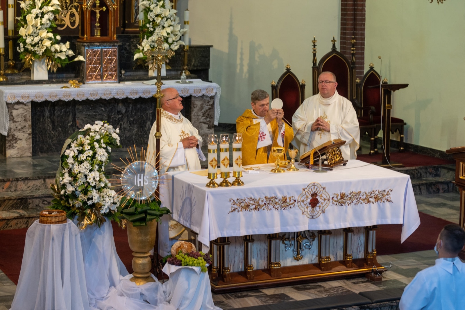 Zdjęcie w galerii na portalu naszraciborz.pl: Złoty jubileusz kapłaństwa ks. Henryka Rzegi wiadomości z regionu