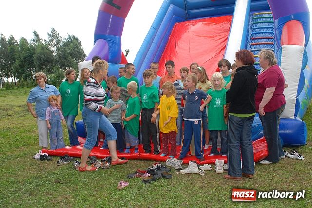 Zdjęcie w galerii na portalu naszraciborz.pl: Przyjęli pod swój dach 21 dzieci wiadomości z regionu