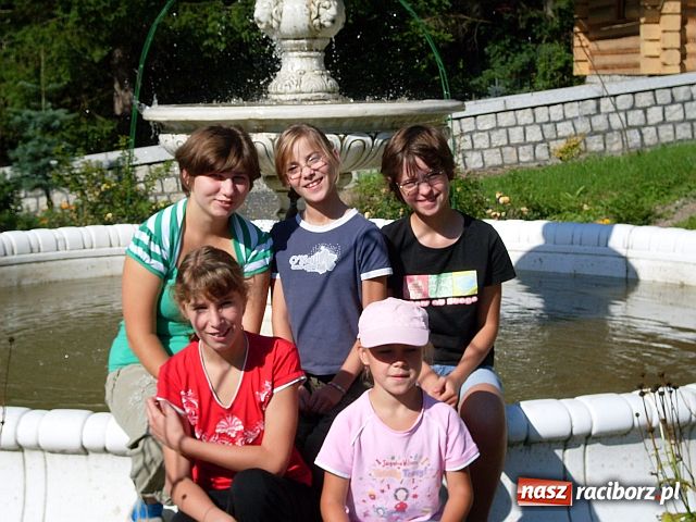 Zdjęcie w galerii na portalu naszraciborz.pl: Przyjęli pod swój dach 21 dzieci wiadomości z regionu