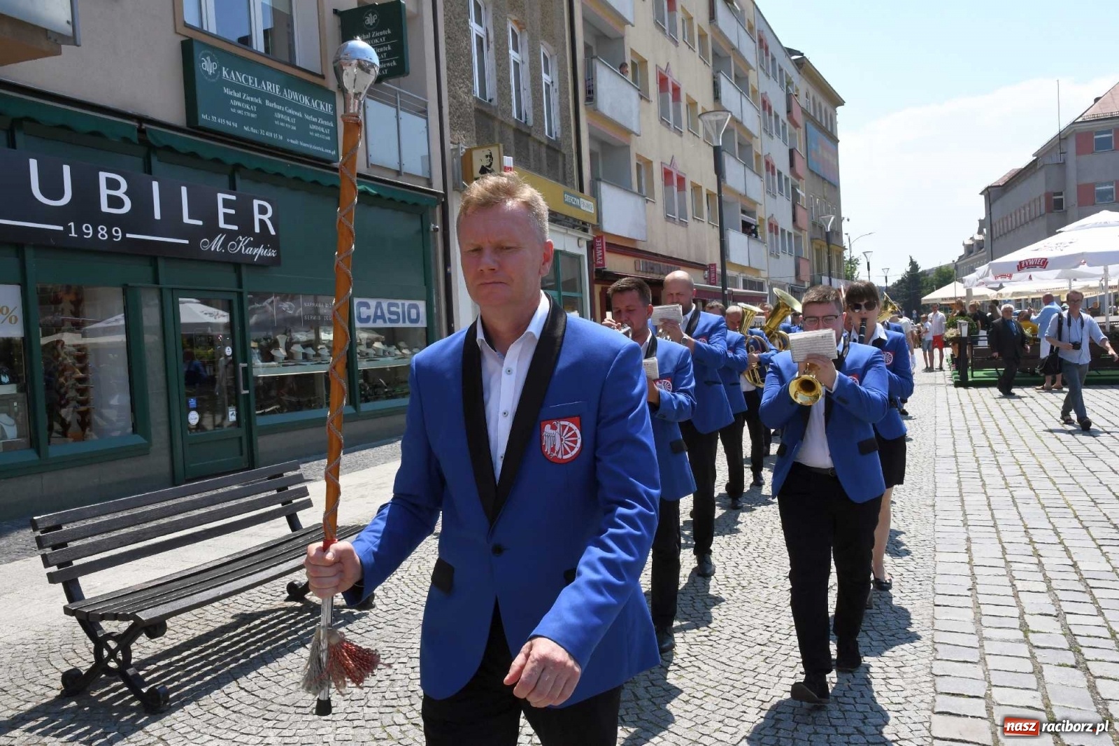 Zdjęcie w galerii na portalu naszraciborz.pl: Zgrzyt pod pomnikiem abp. Józefa Gawliny [FOTO i WIDEO] wiadomości z regionu