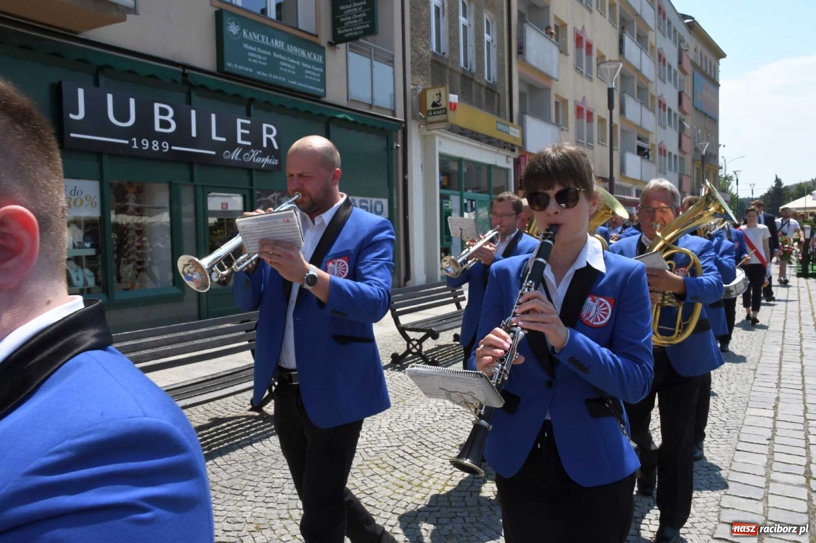 Zdjęcie w galerii na portalu naszraciborz.pl: Zgrzyt pod pomnikiem abp. Józefa Gawliny [FOTO i WIDEO] wiadomości z regionu