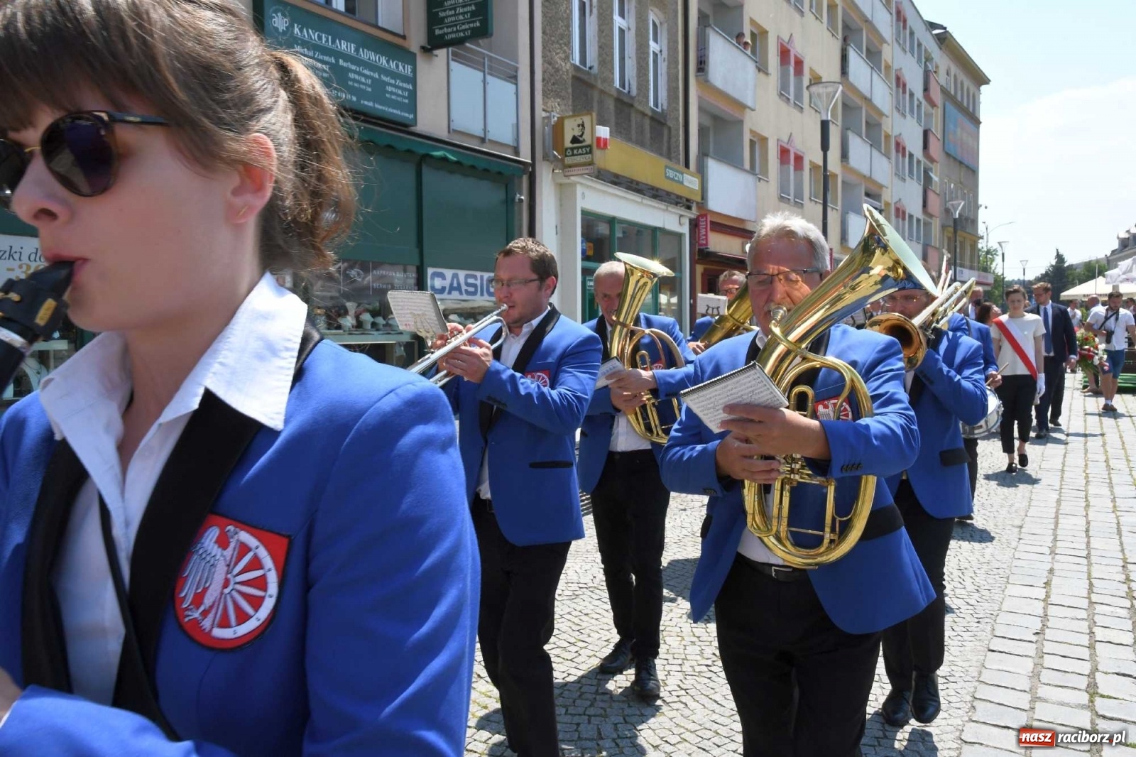 Zdjęcie w galerii na portalu naszraciborz.pl: Zgrzyt pod pomnikiem abp. Józefa Gawliny [FOTO i WIDEO] wiadomości z regionu