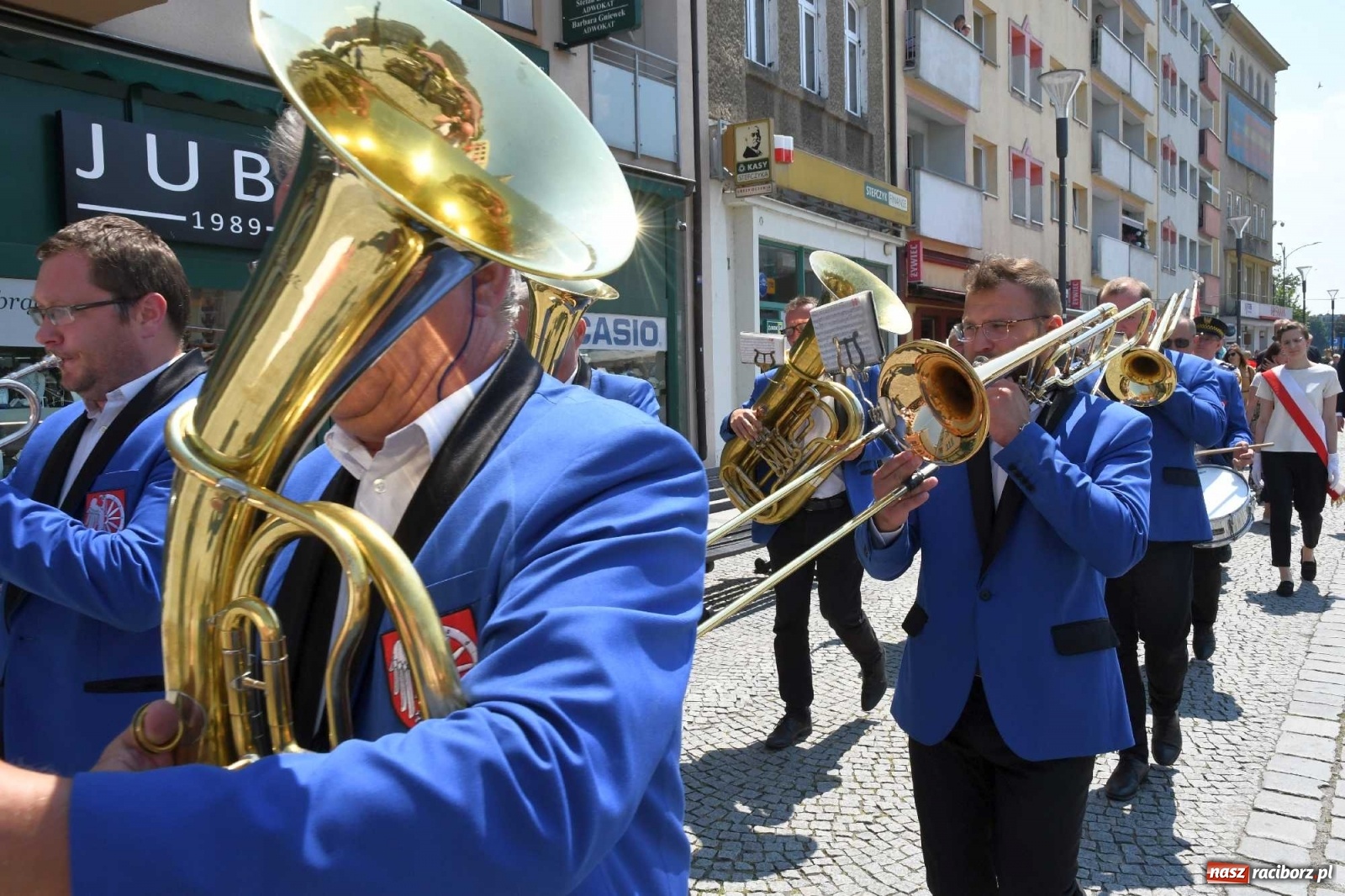 Zdjęcie w galerii na portalu naszraciborz.pl: Zgrzyt pod pomnikiem abp. Józefa Gawliny [FOTO i WIDEO] wiadomości z regionu