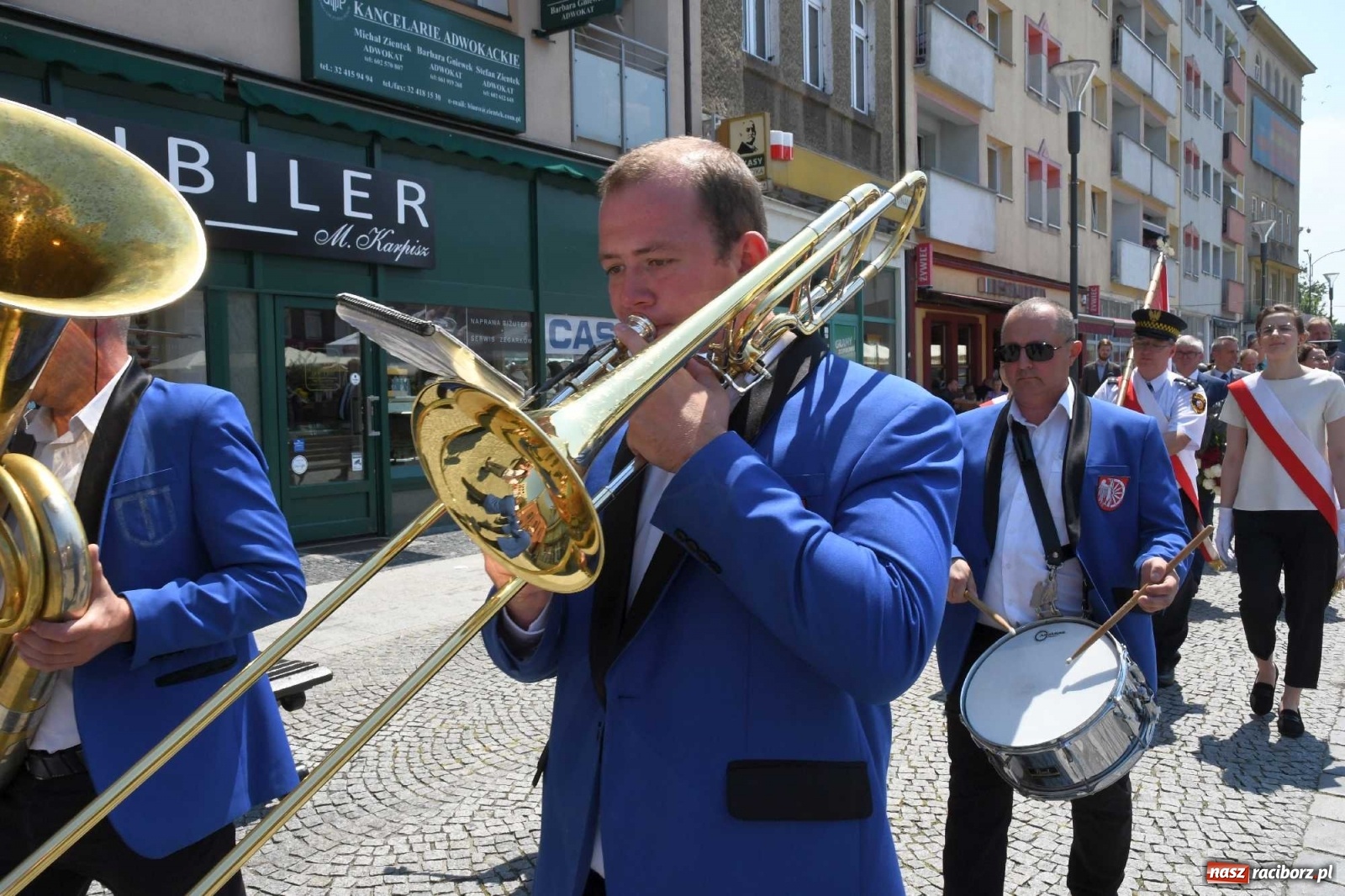 Zdjęcie w galerii na portalu naszraciborz.pl: Zgrzyt pod pomnikiem abp. Józefa Gawliny [FOTO i WIDEO] wiadomości z regionu