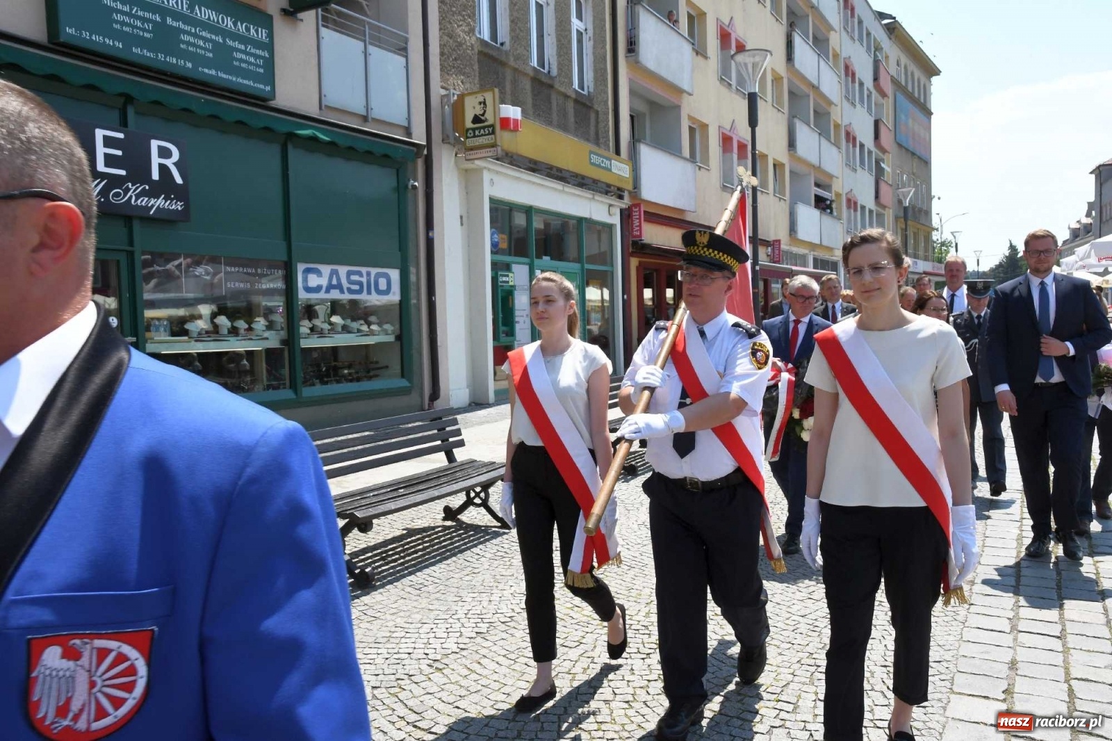 Zdjęcie w galerii na portalu naszraciborz.pl: Zgrzyt pod pomnikiem abp. Józefa Gawliny [FOTO i WIDEO] wiadomości z regionu