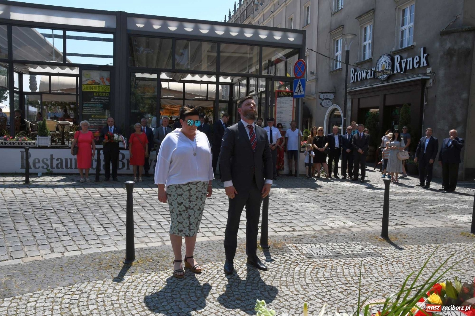 Zdjęcie w galerii na portalu naszraciborz.pl: Zgrzyt pod pomnikiem abp. Józefa Gawliny [FOTO i WIDEO] wiadomości z regionu