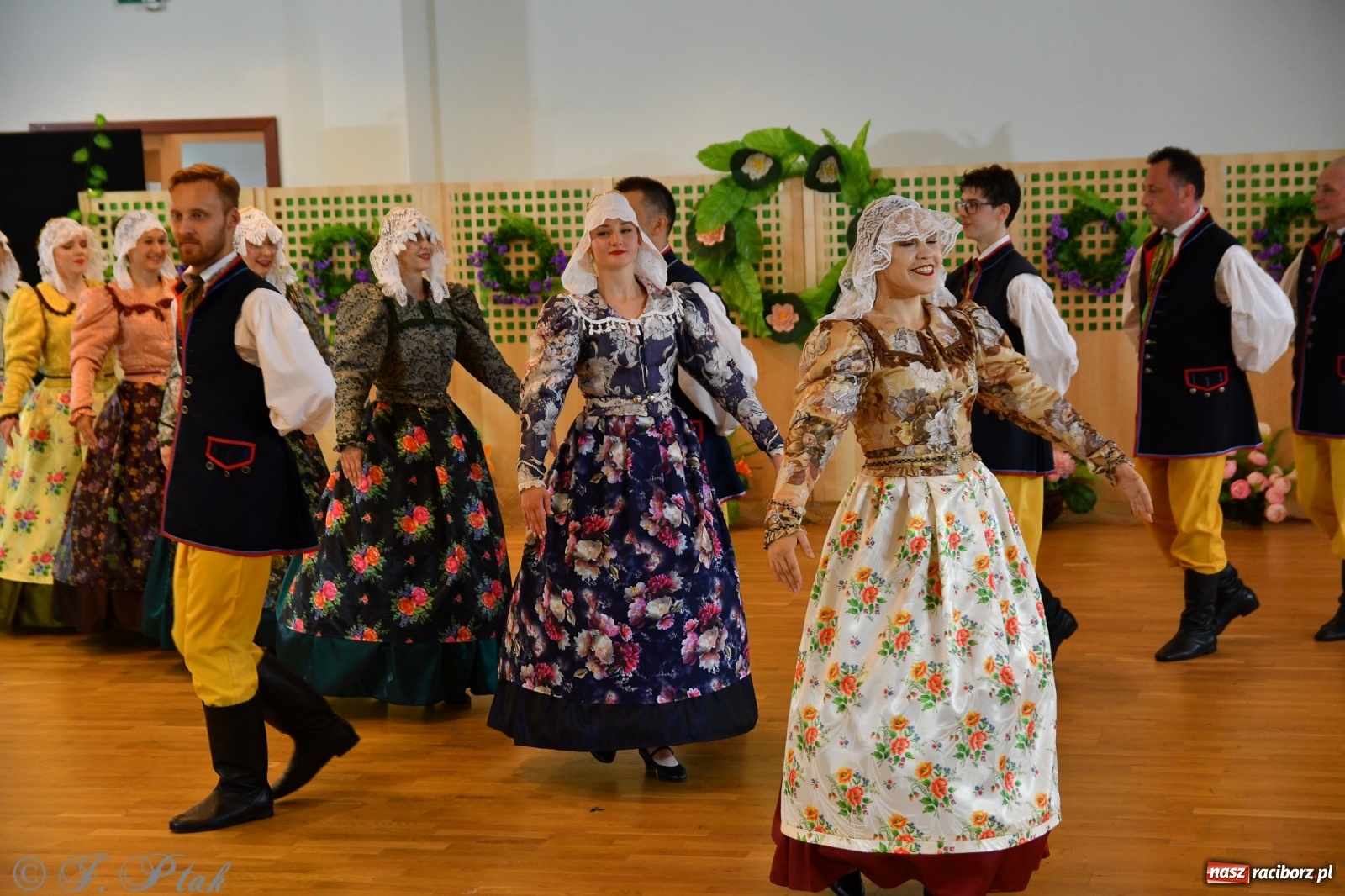 Zdjęcie w galerii na portalu naszraciborz.pl: Raciborskie Źródło zatańczyło dla małego Henia wiadomości z regionu