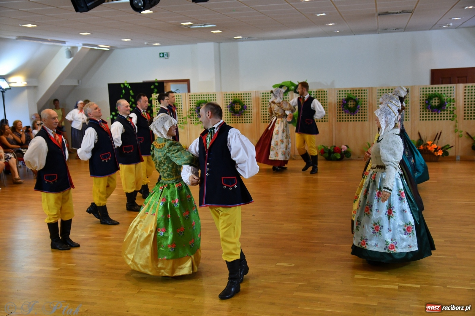 Zdjęcie w galerii na portalu naszraciborz.pl: Raciborskie Źródło zatańczyło dla małego Henia wiadomości z regionu