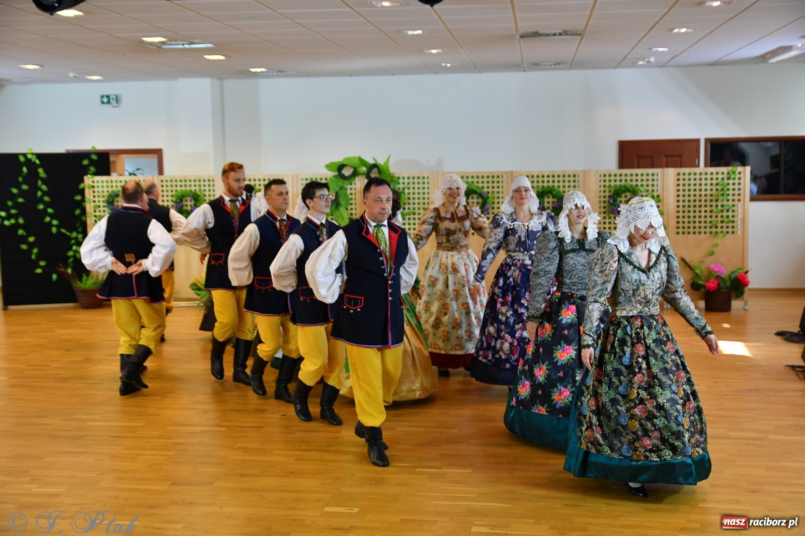 Zdjęcie w galerii na portalu naszraciborz.pl: Raciborskie Źródło zatańczyło dla małego Henia wiadomości z regionu