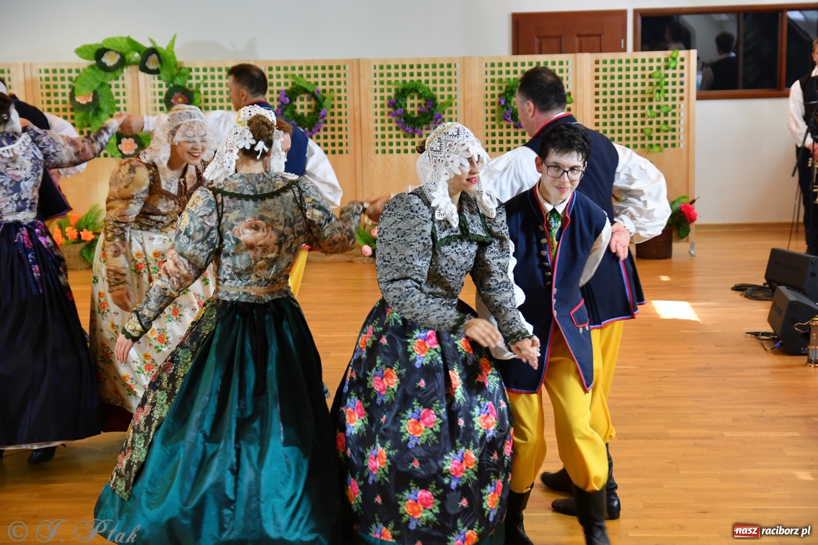 Zdjęcie w galerii na portalu naszraciborz.pl: Raciborskie Źródło zatańczyło dla małego Henia wiadomości z regionu