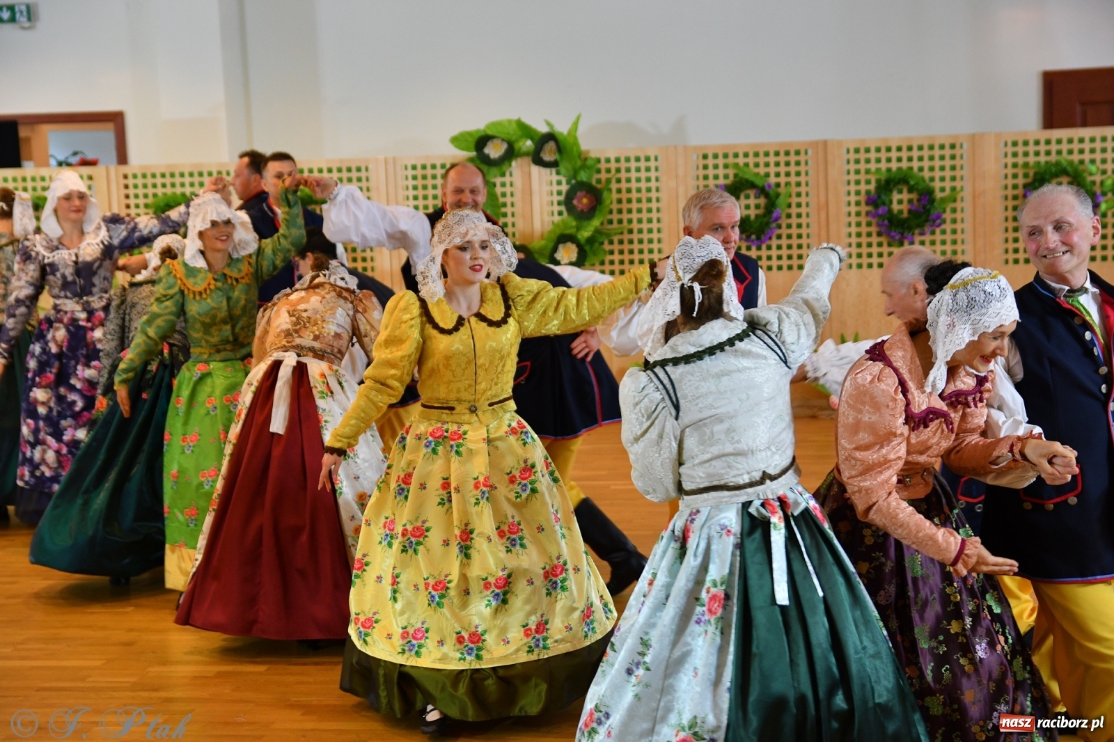 Zdjęcie w galerii na portalu naszraciborz.pl: Raciborskie Źródło zatańczyło dla małego Henia wiadomości z regionu