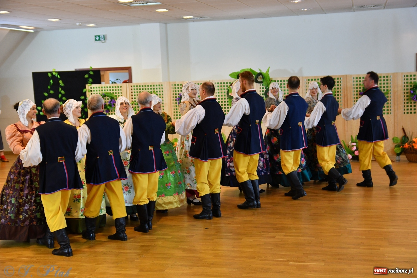 Zdjęcie w galerii na portalu naszraciborz.pl: Raciborskie Źródło zatańczyło dla małego Henia wiadomości z regionu