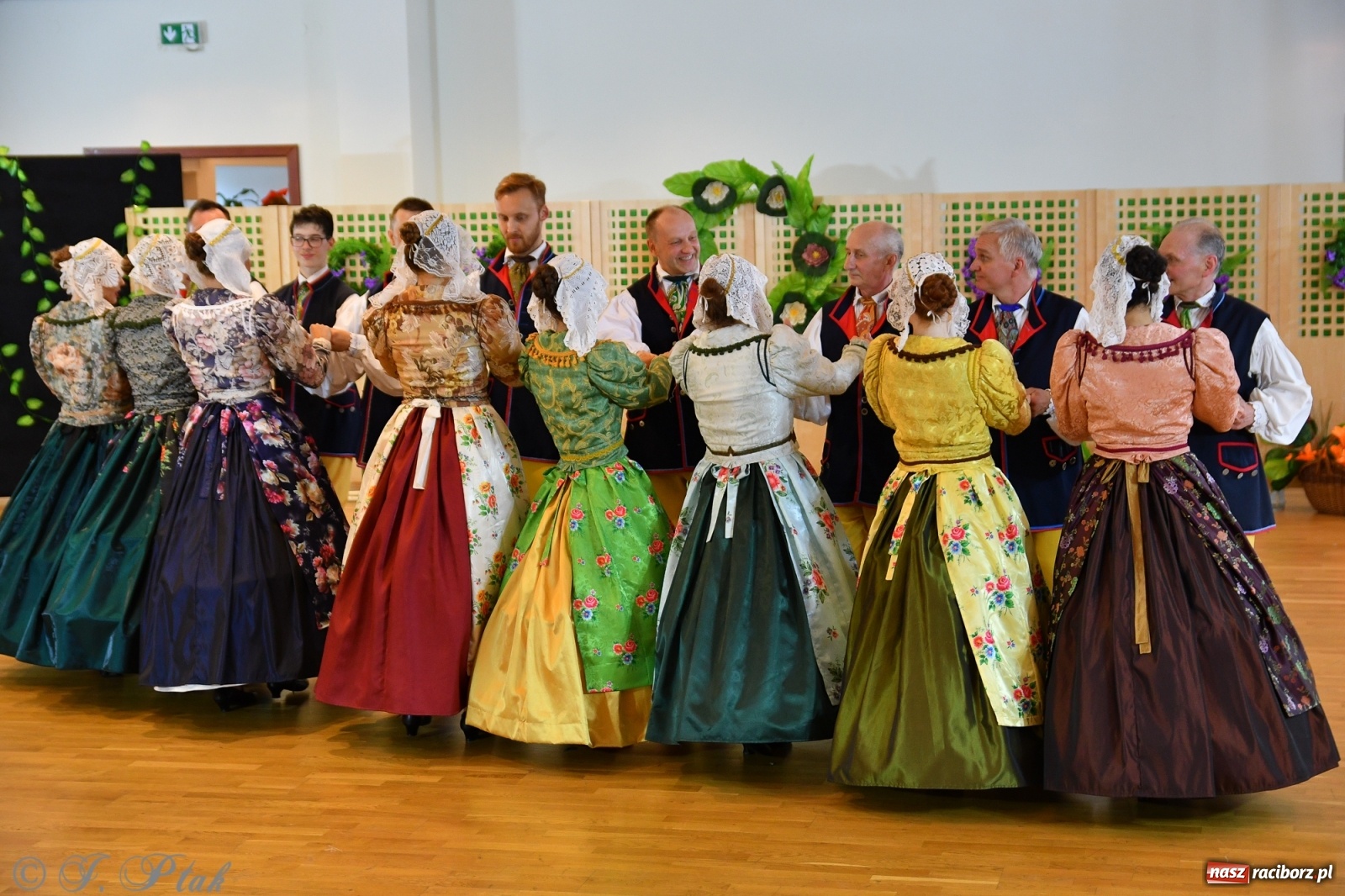 Zdjęcie w galerii na portalu naszraciborz.pl: Raciborskie Źródło zatańczyło dla małego Henia wiadomości z regionu