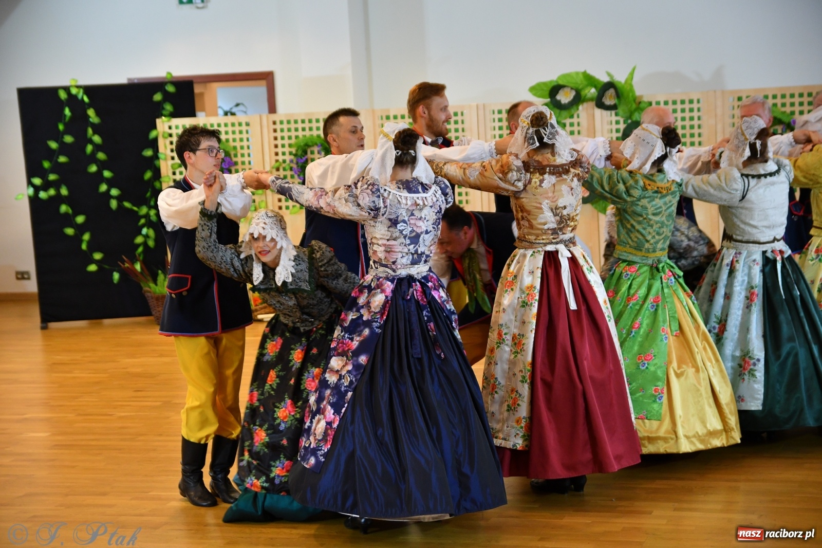 Zdjęcie w galerii na portalu naszraciborz.pl: Raciborskie Źródło zatańczyło dla małego Henia wiadomości z regionu