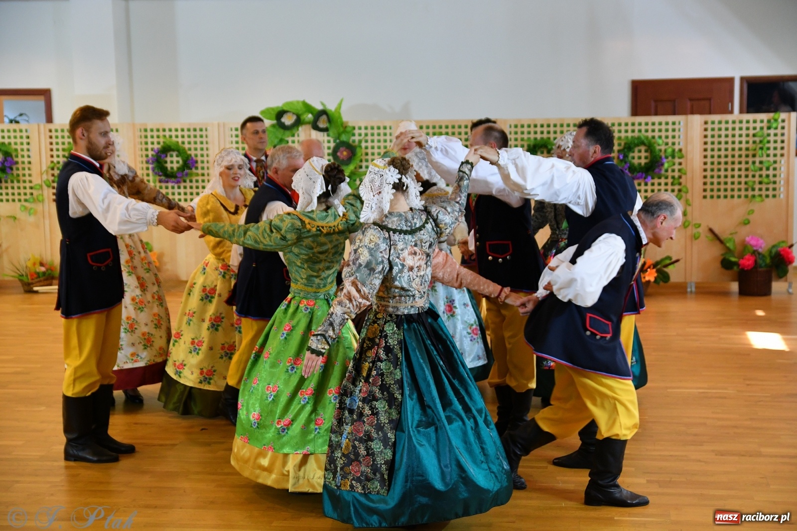 Zdjęcie w galerii na portalu naszraciborz.pl: Raciborskie Źródło zatańczyło dla małego Henia wiadomości z regionu