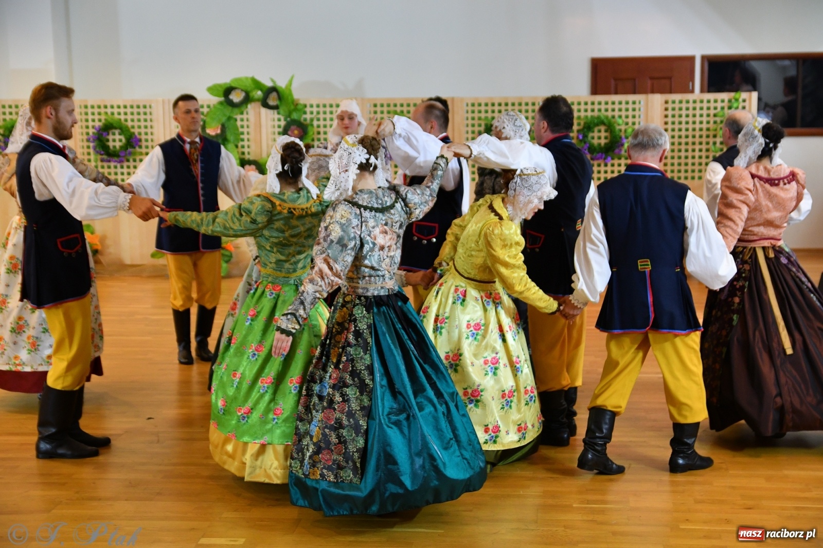 Zdjęcie w galerii na portalu naszraciborz.pl: Raciborskie Źródło zatańczyło dla małego Henia wiadomości z regionu