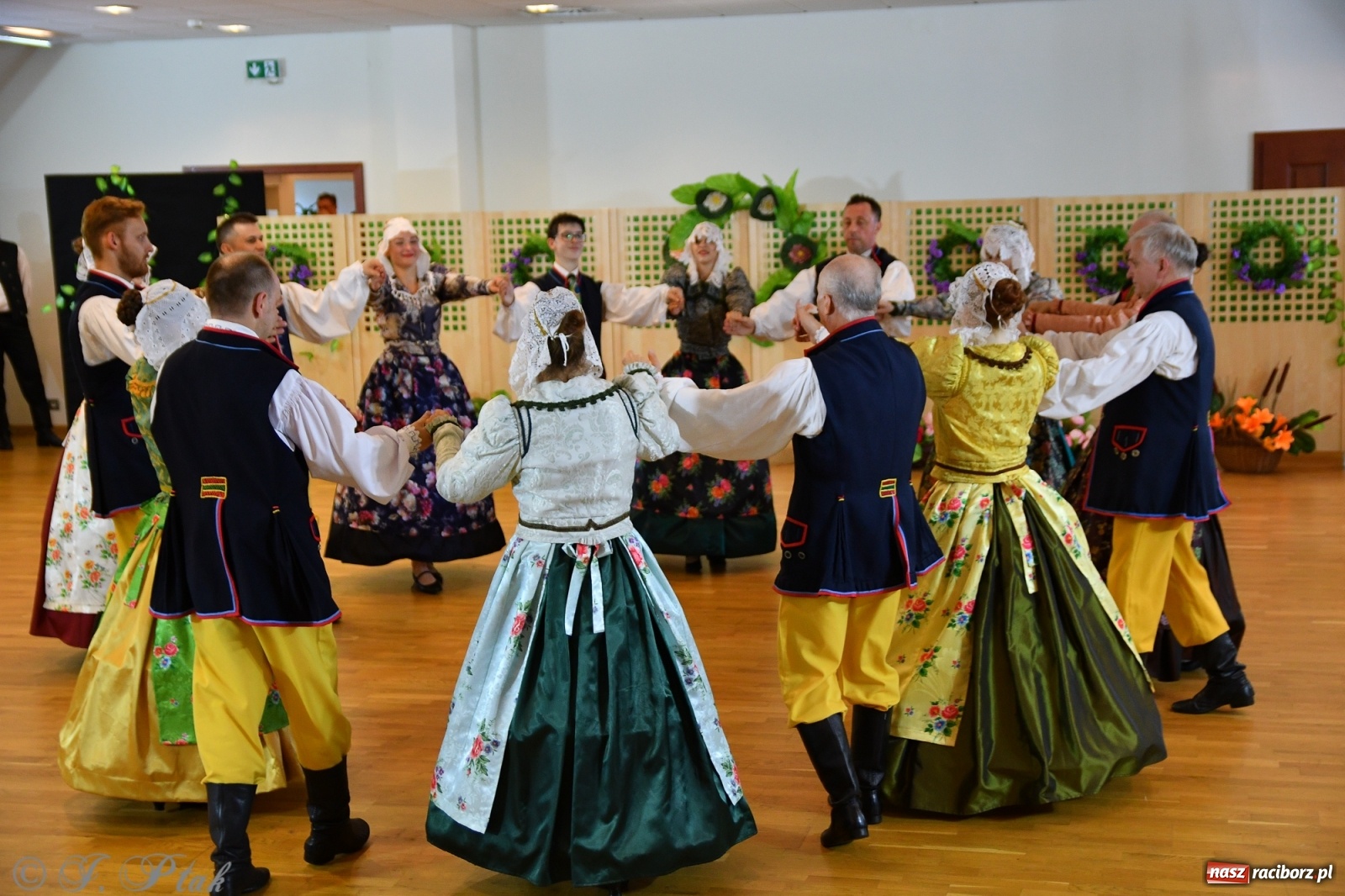 Zdjęcie w galerii na portalu naszraciborz.pl: Raciborskie Źródło zatańczyło dla małego Henia wiadomości z regionu