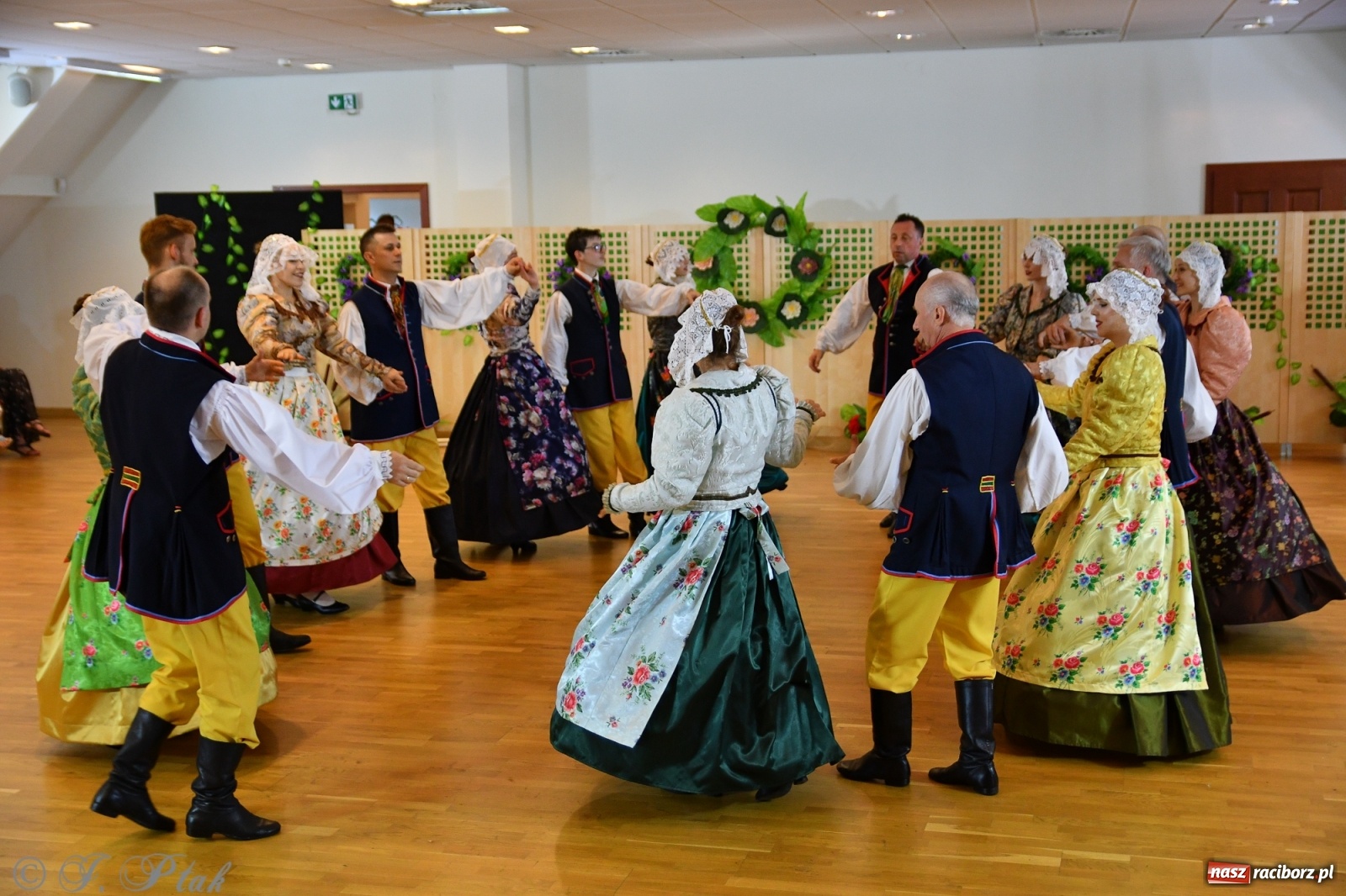Zdjęcie w galerii na portalu naszraciborz.pl: Raciborskie Źródło zatańczyło dla małego Henia wiadomości z regionu