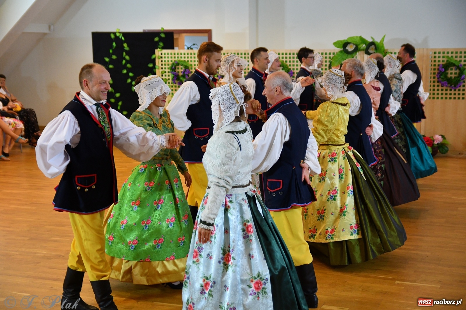 Zdjęcie w galerii na portalu naszraciborz.pl: Raciborskie Źródło zatańczyło dla małego Henia wiadomości z regionu