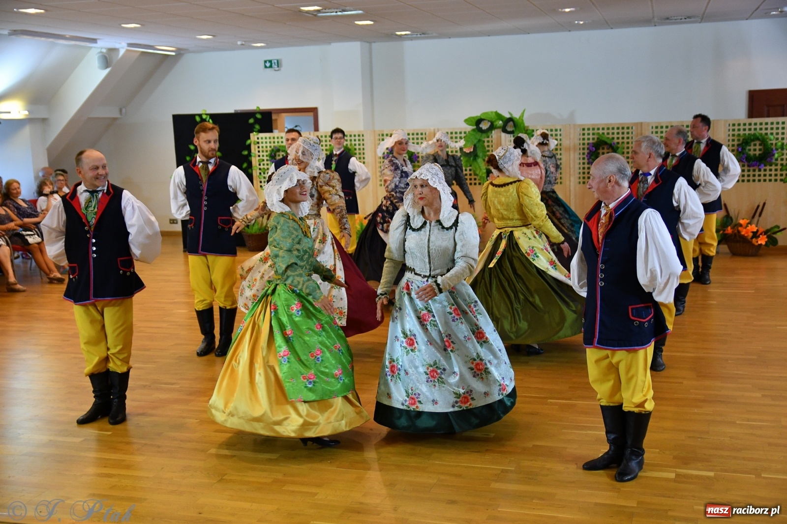 Zdjęcie w galerii na portalu naszraciborz.pl: Raciborskie Źródło zatańczyło dla małego Henia wiadomości z regionu