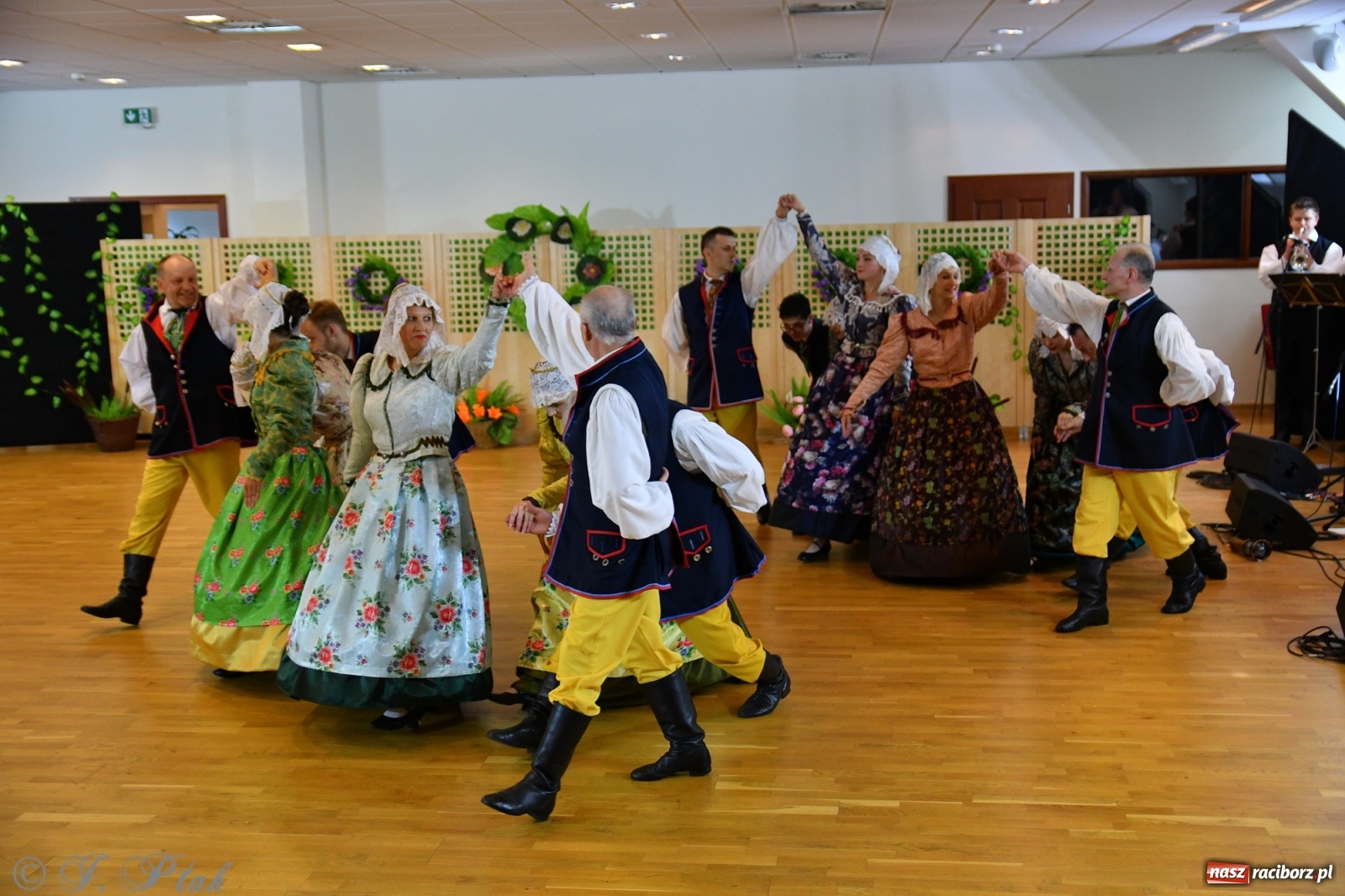 Zdjęcie w galerii na portalu naszraciborz.pl: Raciborskie Źródło zatańczyło dla małego Henia wiadomości z regionu
