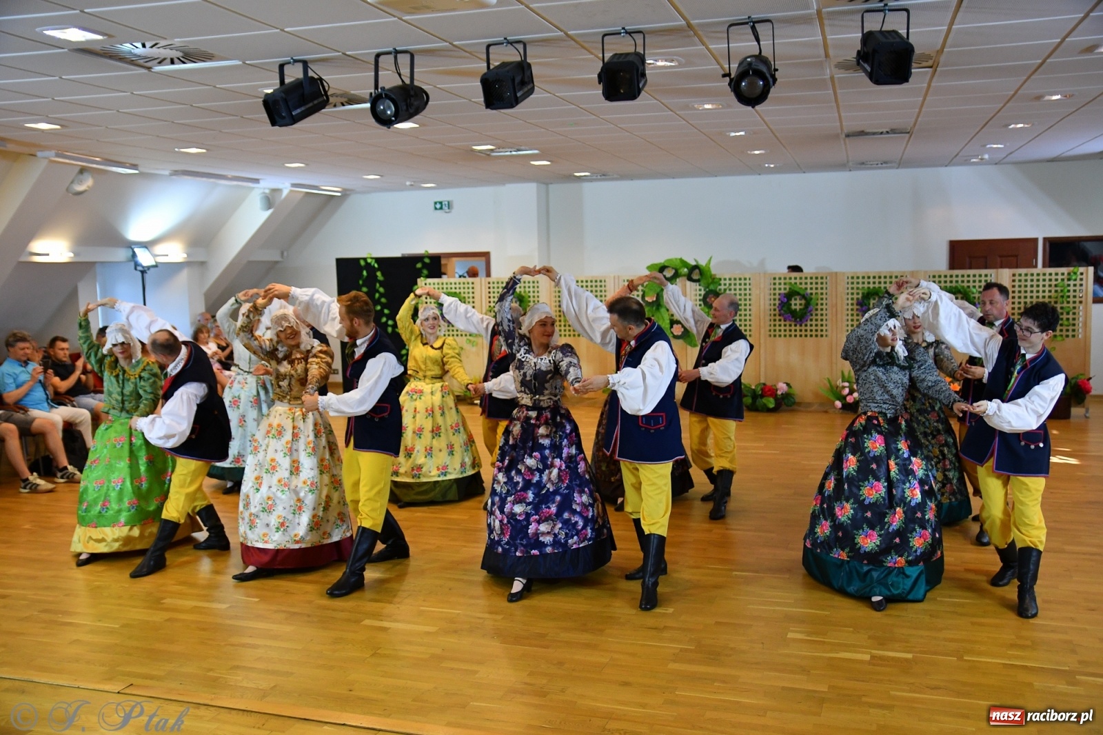 Zdjęcie w galerii na portalu naszraciborz.pl: Raciborskie Źródło zatańczyło dla małego Henia wiadomości z regionu