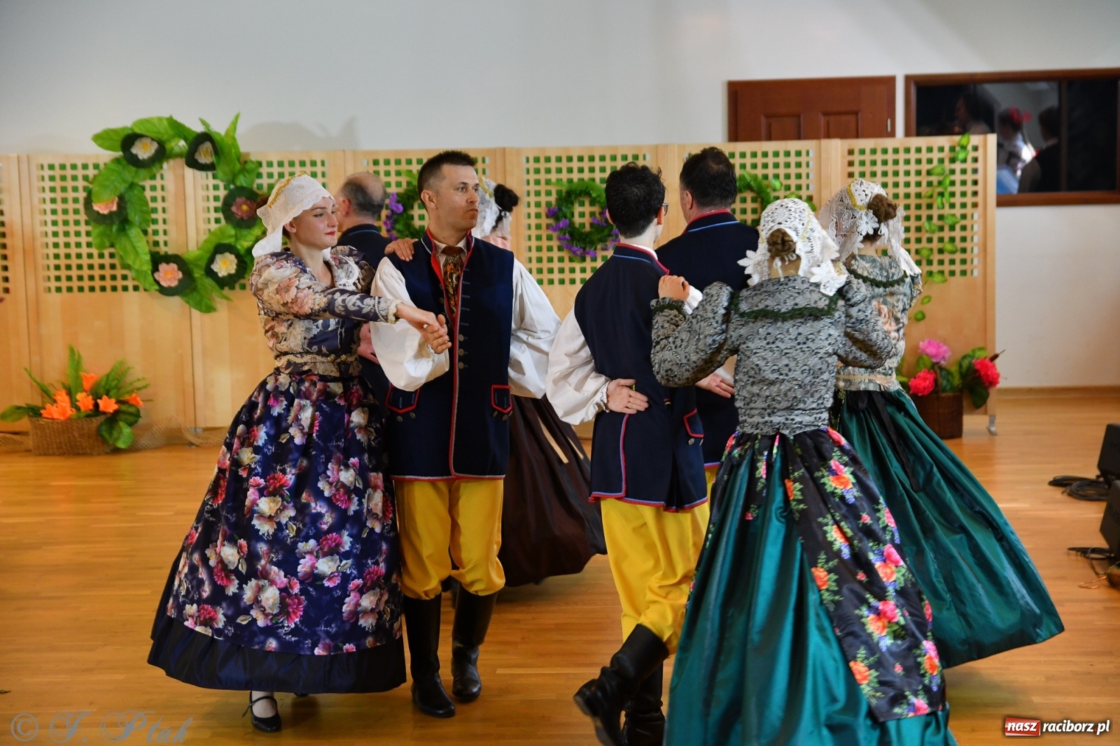 Zdjęcie w galerii na portalu naszraciborz.pl: Raciborskie Źródło zatańczyło dla małego Henia wiadomości z regionu