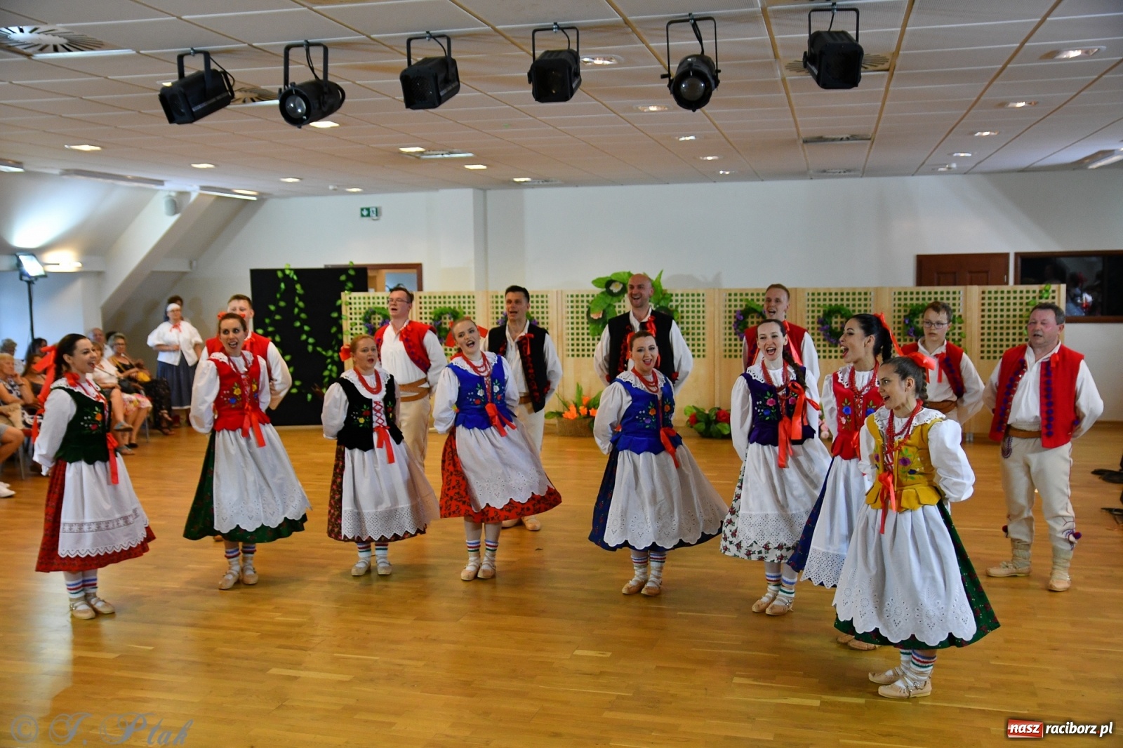Zdjęcie w galerii na portalu naszraciborz.pl: Raciborskie Źródło zatańczyło dla małego Henia wiadomości z regionu