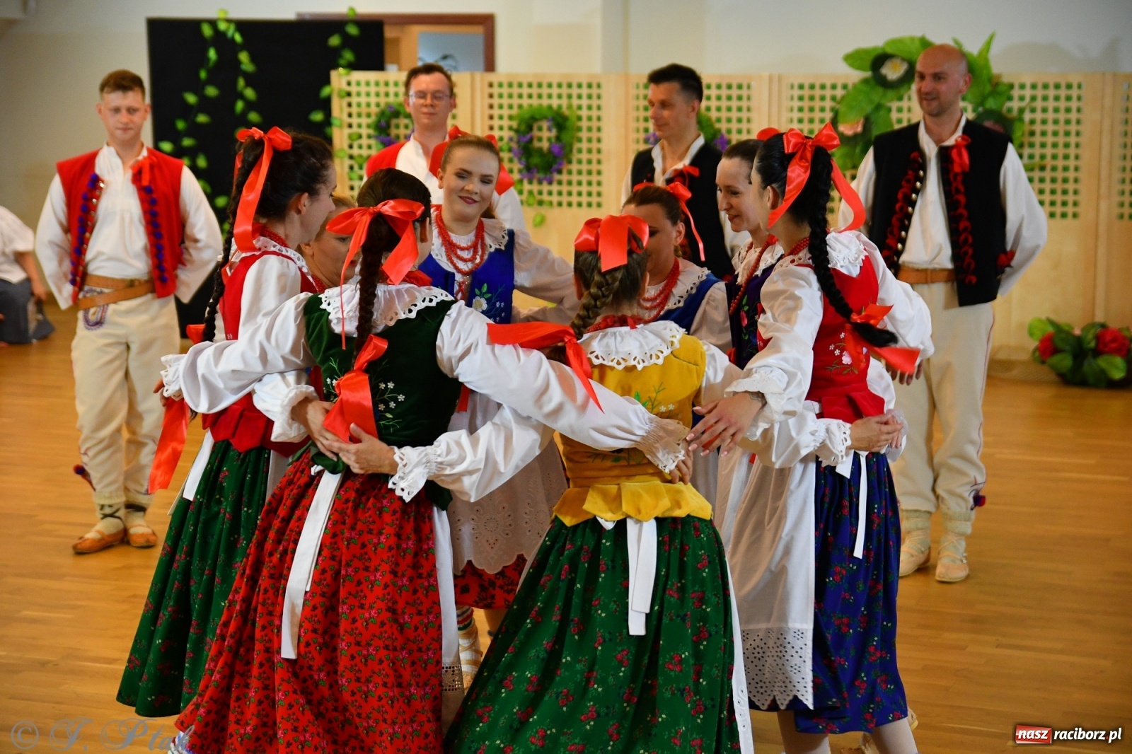 Zdjęcie w galerii na portalu naszraciborz.pl: Raciborskie Źródło zatańczyło dla małego Henia wiadomości z regionu