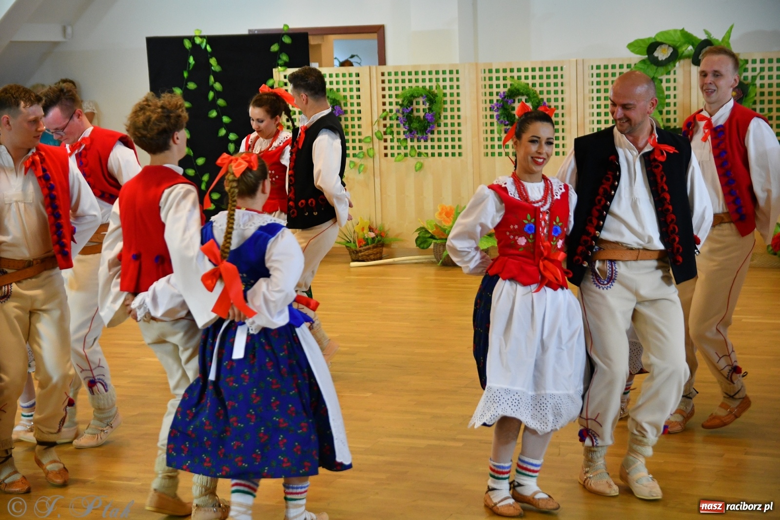 Zdjęcie w galerii na portalu naszraciborz.pl: Raciborskie Źródło zatańczyło dla małego Henia wiadomości z regionu