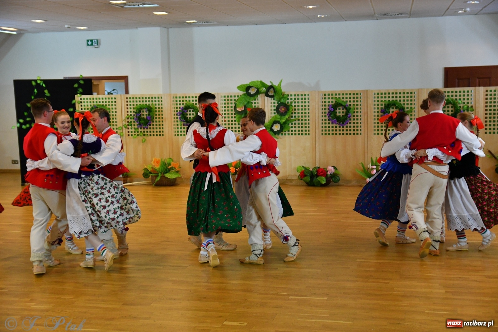 Zdjęcie w galerii na portalu naszraciborz.pl: Raciborskie Źródło zatańczyło dla małego Henia wiadomości z regionu