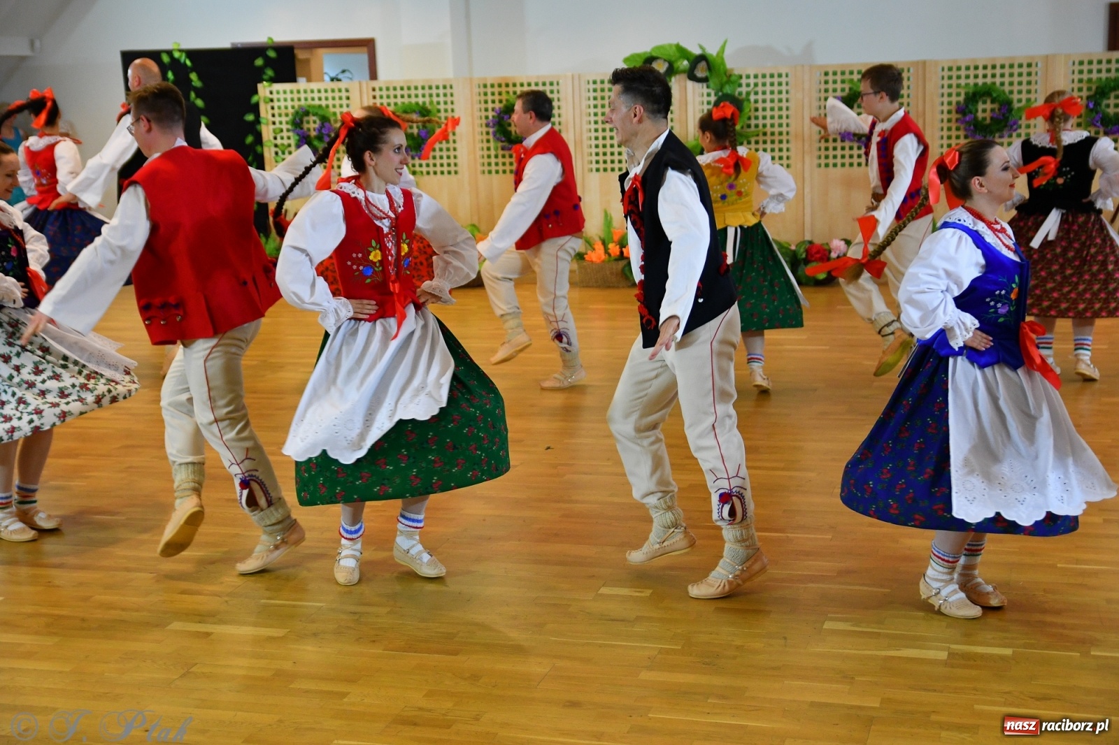 Zdjęcie w galerii na portalu naszraciborz.pl: Raciborskie Źródło zatańczyło dla małego Henia wiadomości z regionu