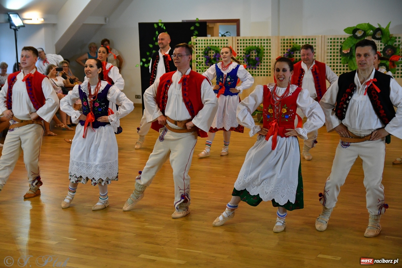 Zdjęcie w galerii na portalu naszraciborz.pl: Raciborskie Źródło zatańczyło dla małego Henia wiadomości z regionu
