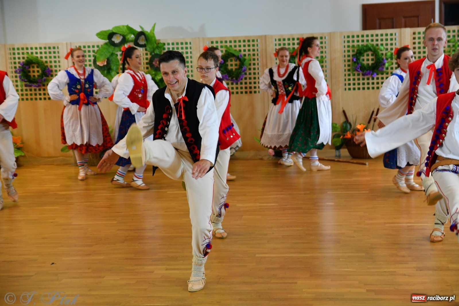 Zdjęcie w galerii na portalu naszraciborz.pl: Raciborskie Źródło zatańczyło dla małego Henia wiadomości z regionu