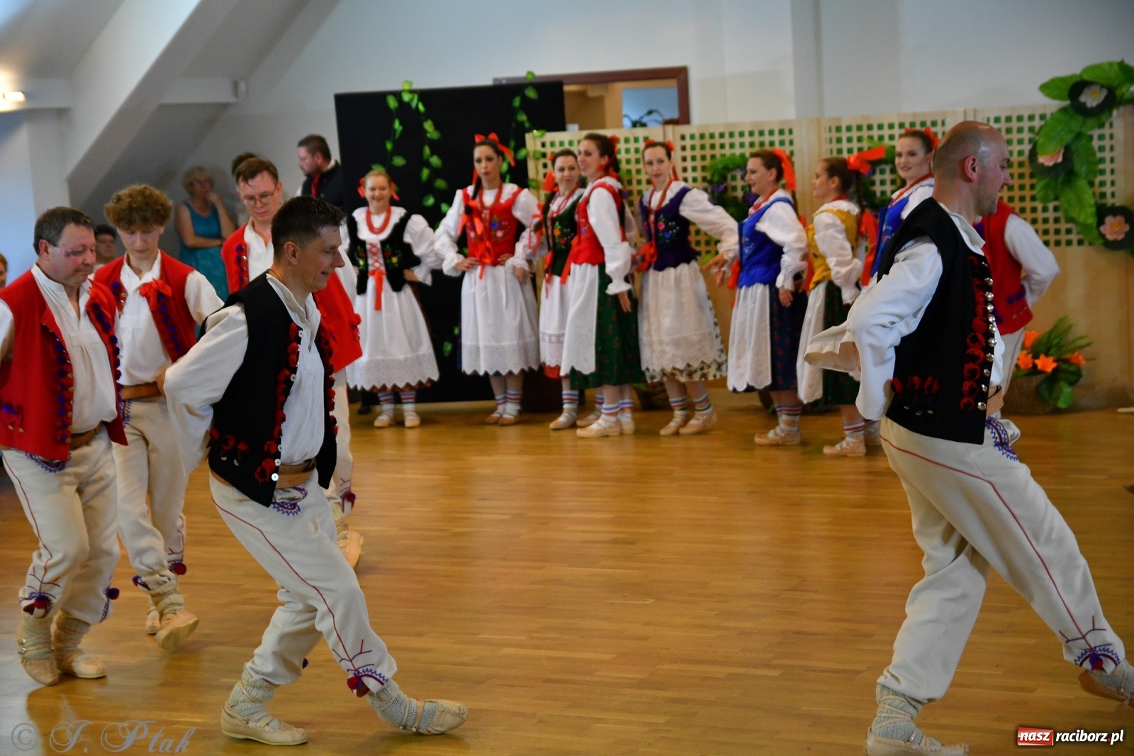 Zdjęcie w galerii na portalu naszraciborz.pl: Raciborskie Źródło zatańczyło dla małego Henia wiadomości z regionu
