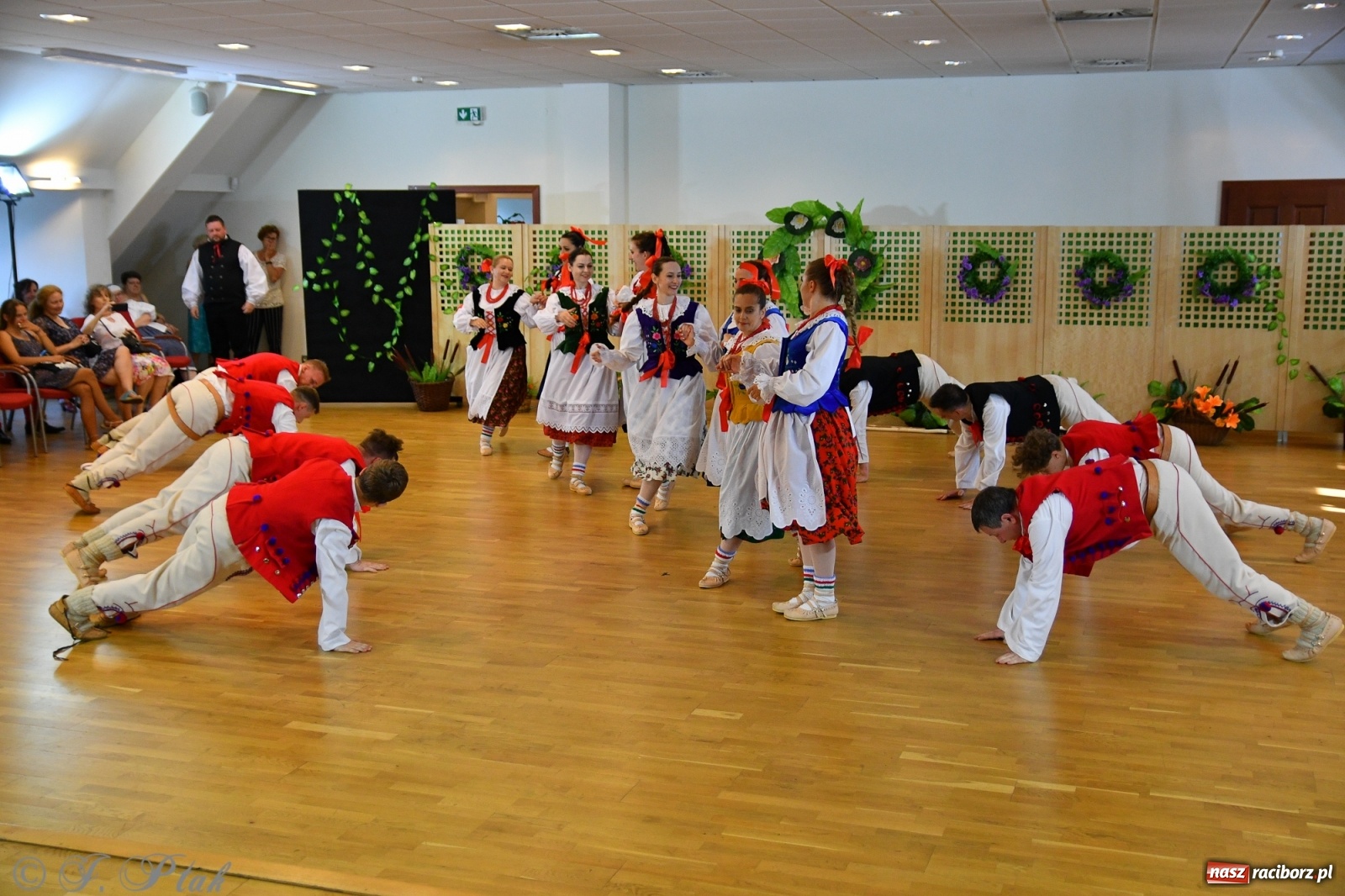 Zdjęcie w galerii na portalu naszraciborz.pl: Raciborskie Źródło zatańczyło dla małego Henia wiadomości z regionu