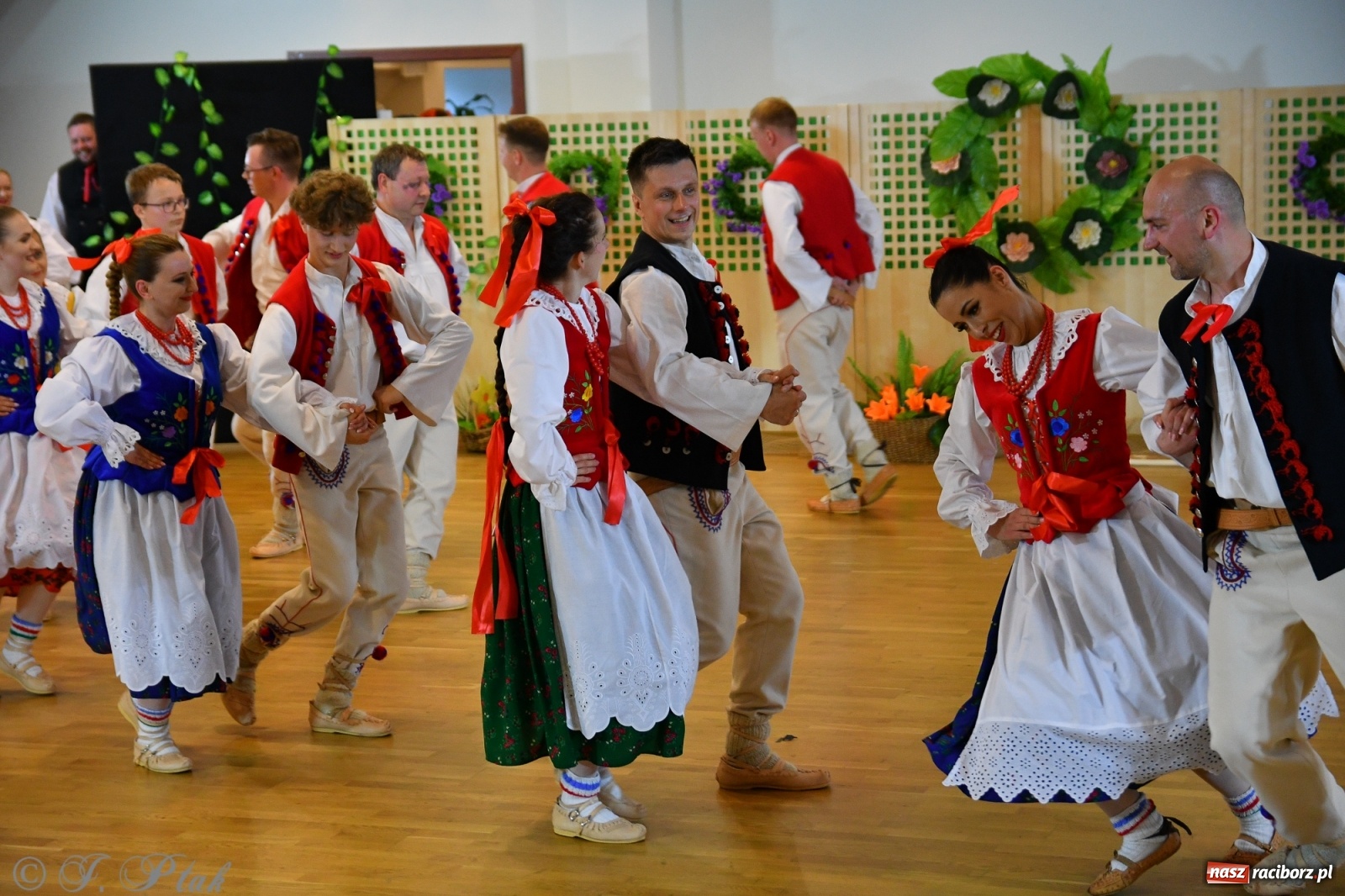 Zdjęcie w galerii na portalu naszraciborz.pl: Raciborskie Źródło zatańczyło dla małego Henia wiadomości z regionu