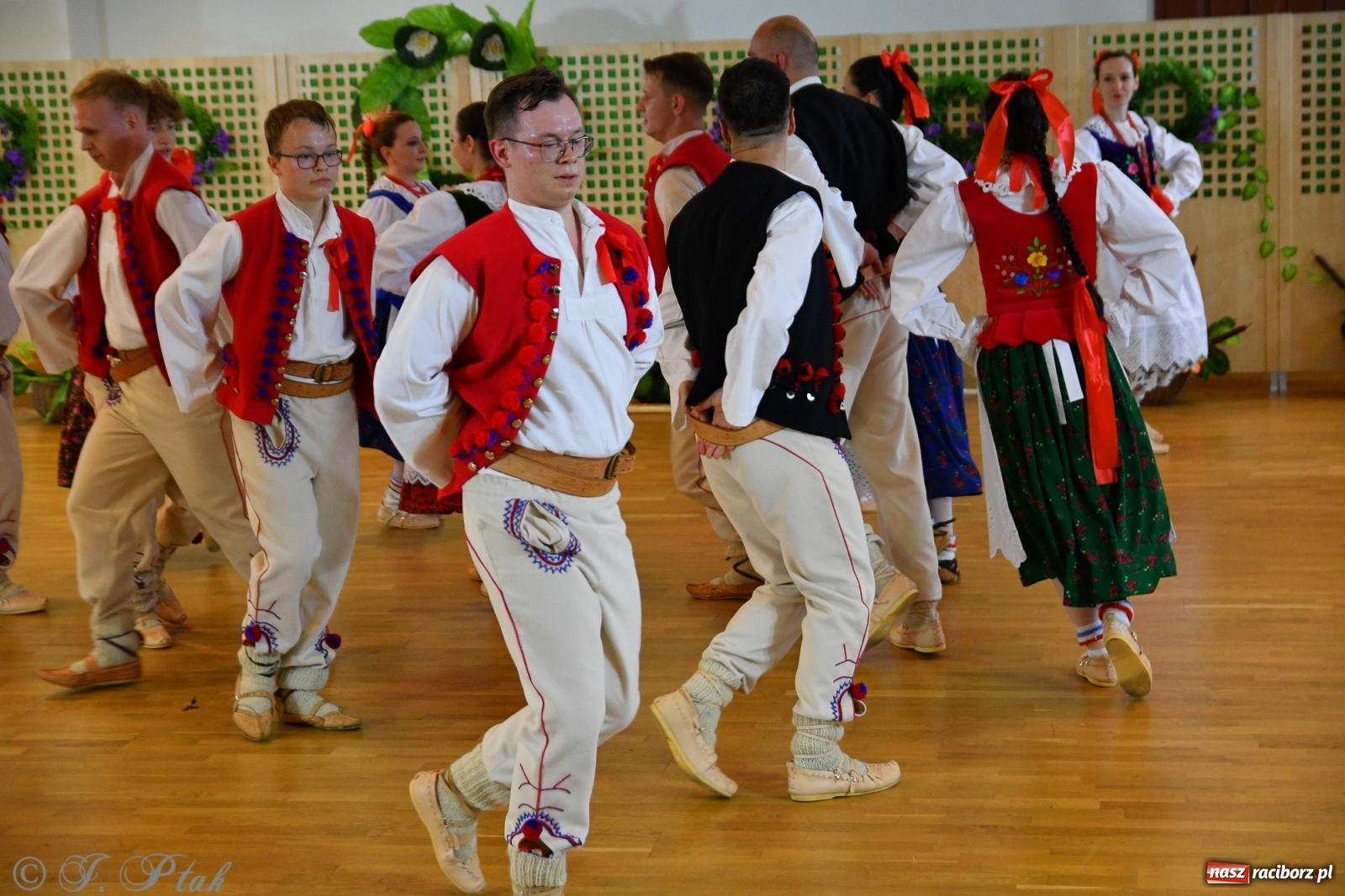 Zdjęcie w galerii na portalu naszraciborz.pl: Raciborskie Źródło zatańczyło dla małego Henia wiadomości z regionu