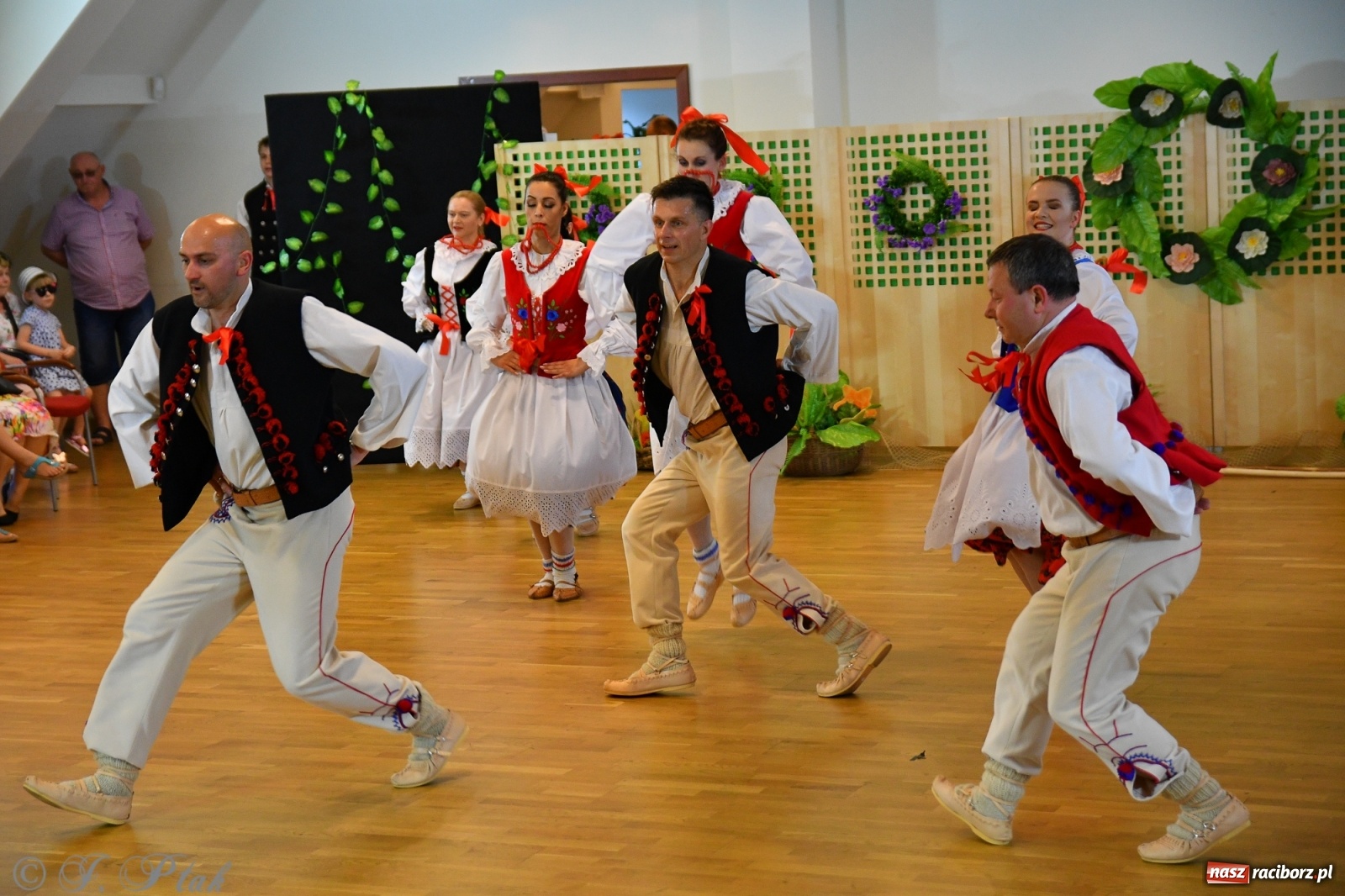 Zdjęcie w galerii na portalu naszraciborz.pl: Raciborskie Źródło zatańczyło dla małego Henia wiadomości z regionu