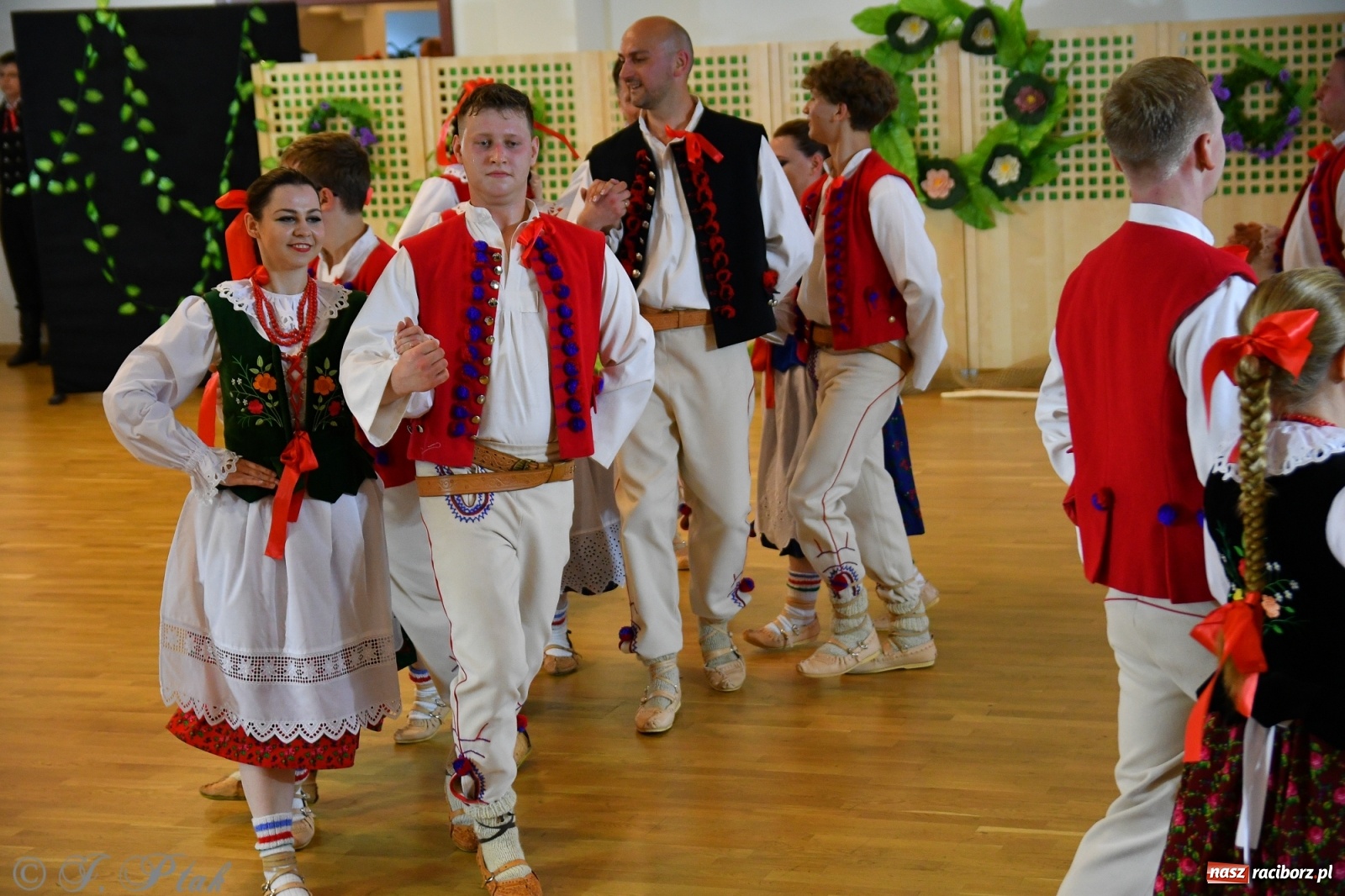 Zdjęcie w galerii na portalu naszraciborz.pl: Raciborskie Źródło zatańczyło dla małego Henia wiadomości z regionu