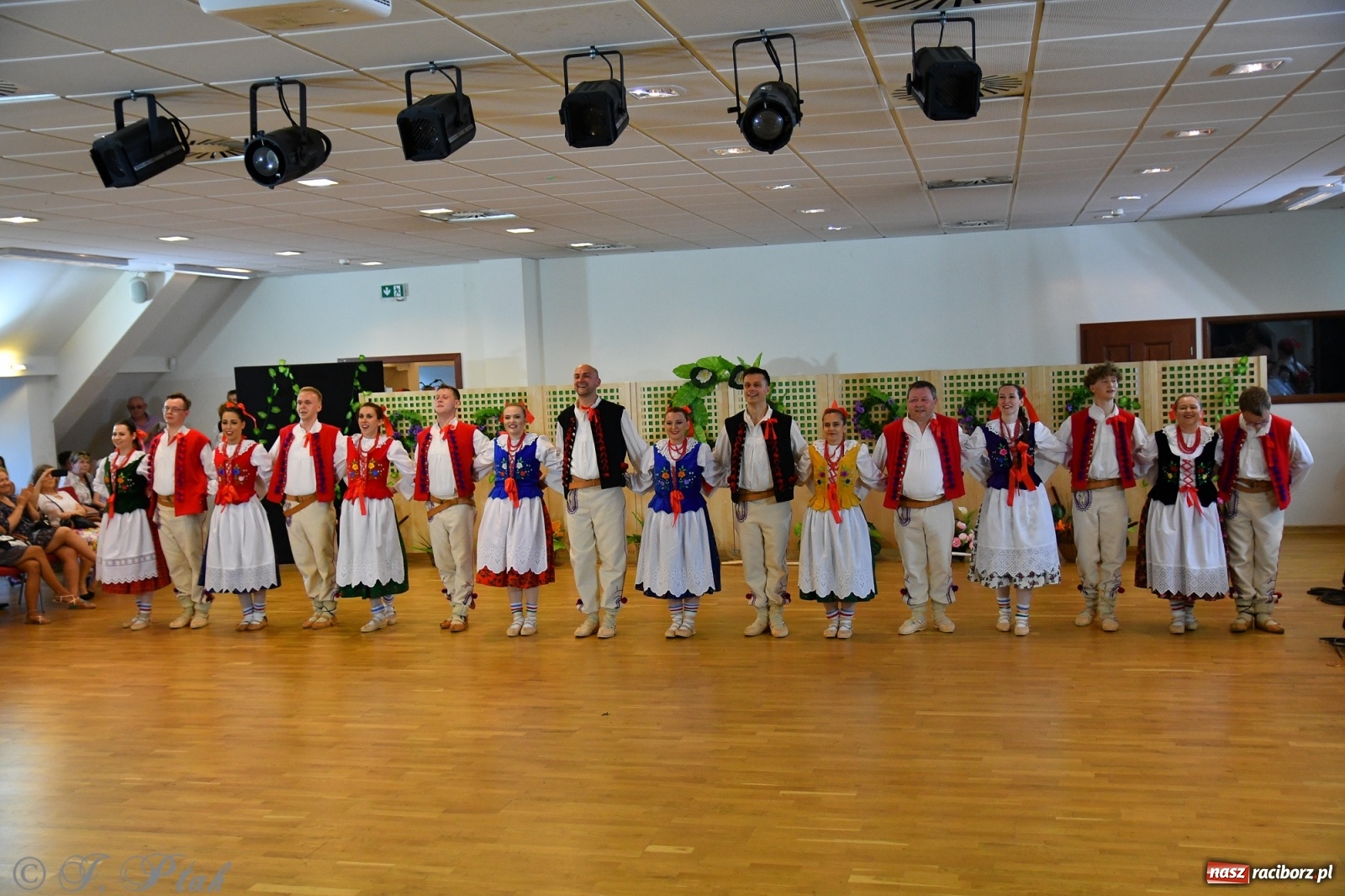 Zdjęcie w galerii na portalu naszraciborz.pl: Raciborskie Źródło zatańczyło dla małego Henia wiadomości z regionu