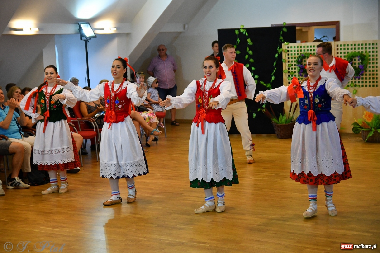 Zdjęcie w galerii na portalu naszraciborz.pl: Raciborskie Źródło zatańczyło dla małego Henia wiadomości z regionu