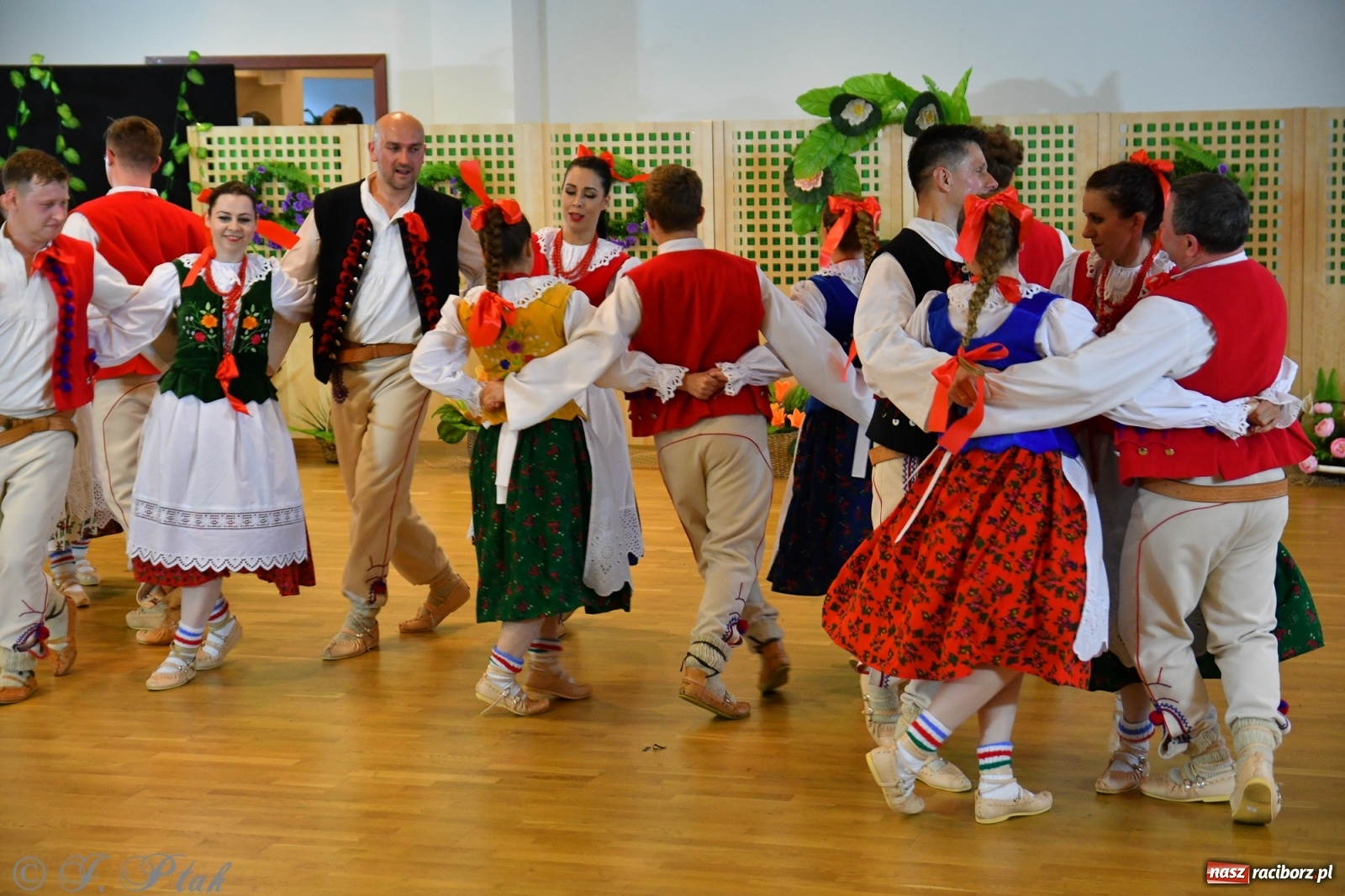 Zdjęcie w galerii na portalu naszraciborz.pl: Raciborskie Źródło zatańczyło dla małego Henia wiadomości z regionu