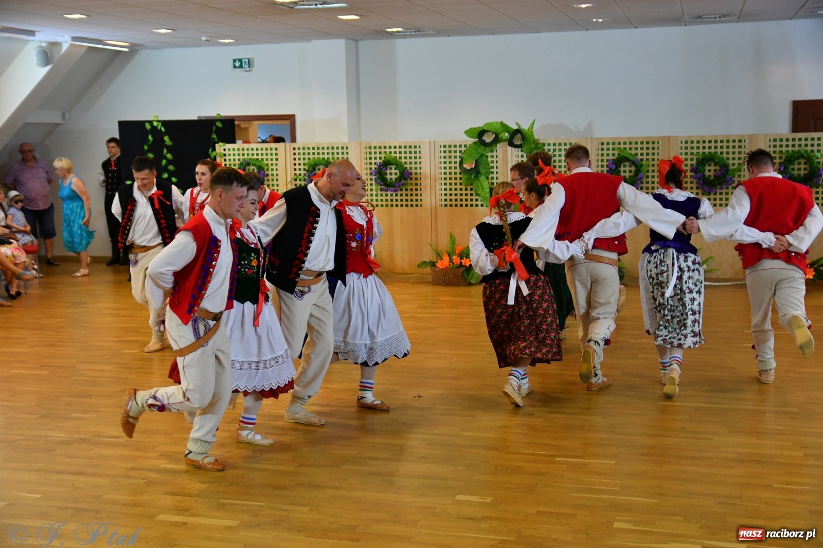 Zdjęcie w galerii na portalu naszraciborz.pl: Raciborskie Źródło zatańczyło dla małego Henia wiadomości z regionu