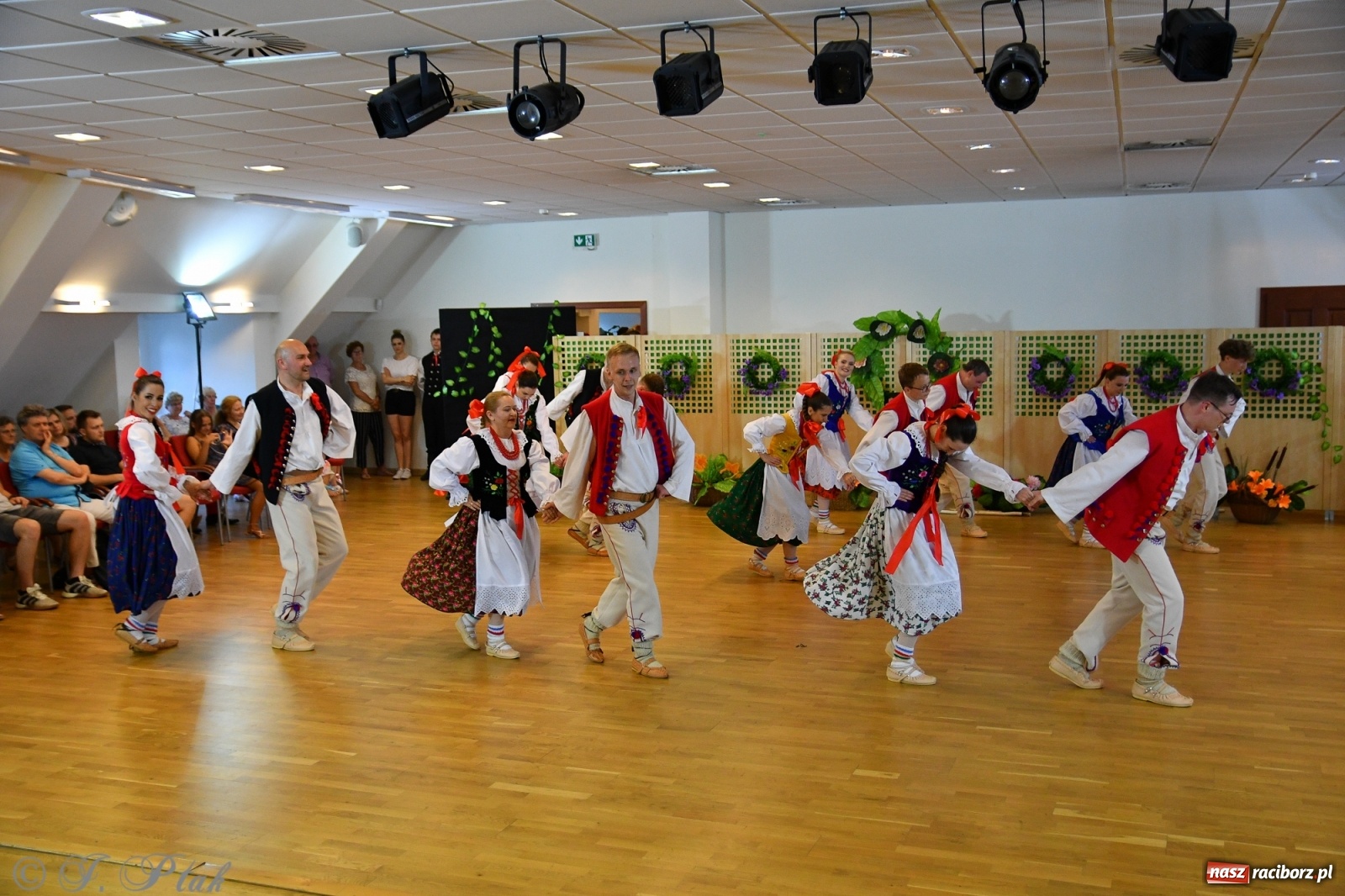 Zdjęcie w galerii na portalu naszraciborz.pl: Raciborskie Źródło zatańczyło dla małego Henia wiadomości z regionu